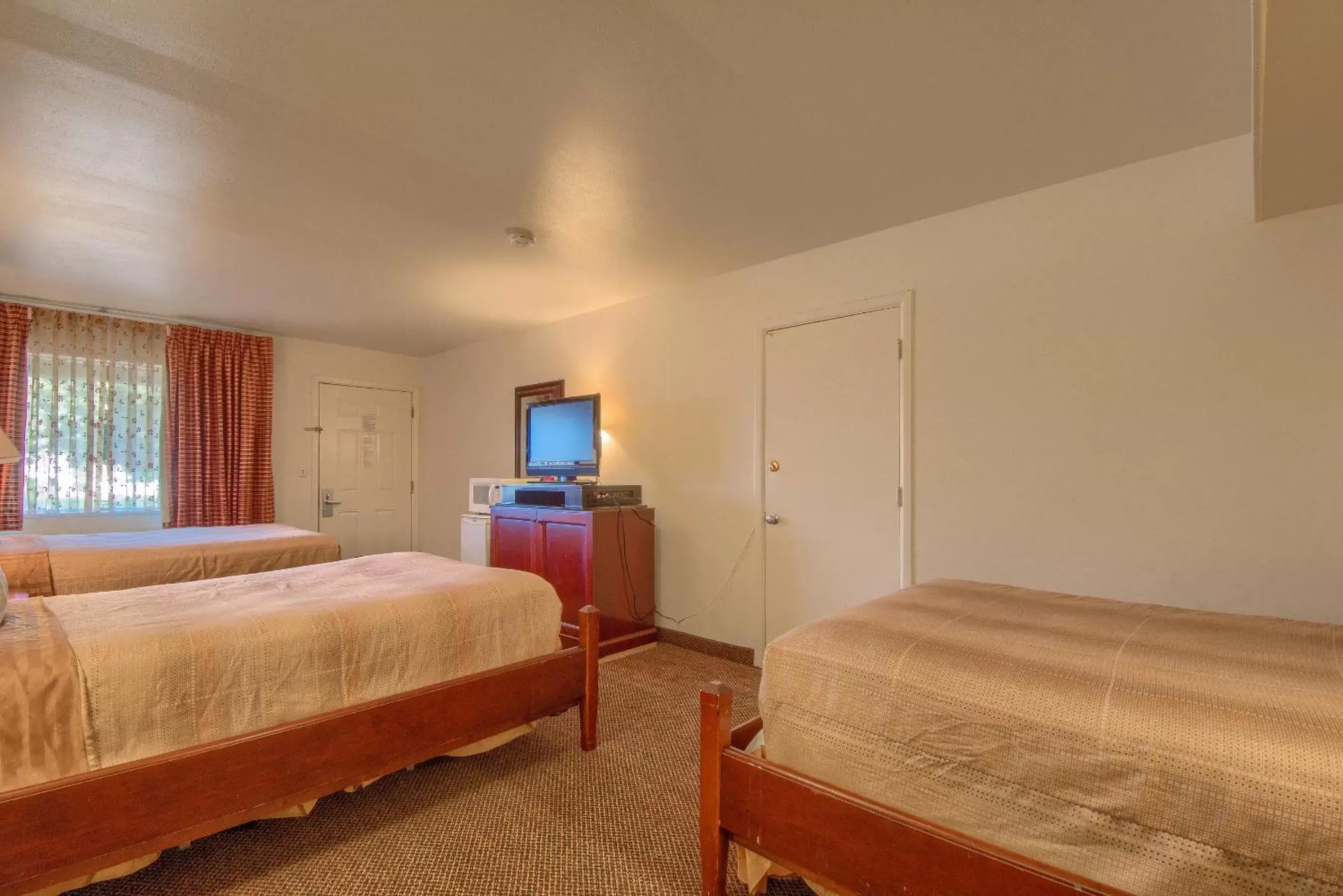 Bed in Americas Best Value Inn Uvalde Bed in Americas Best Value Inn Uvalde