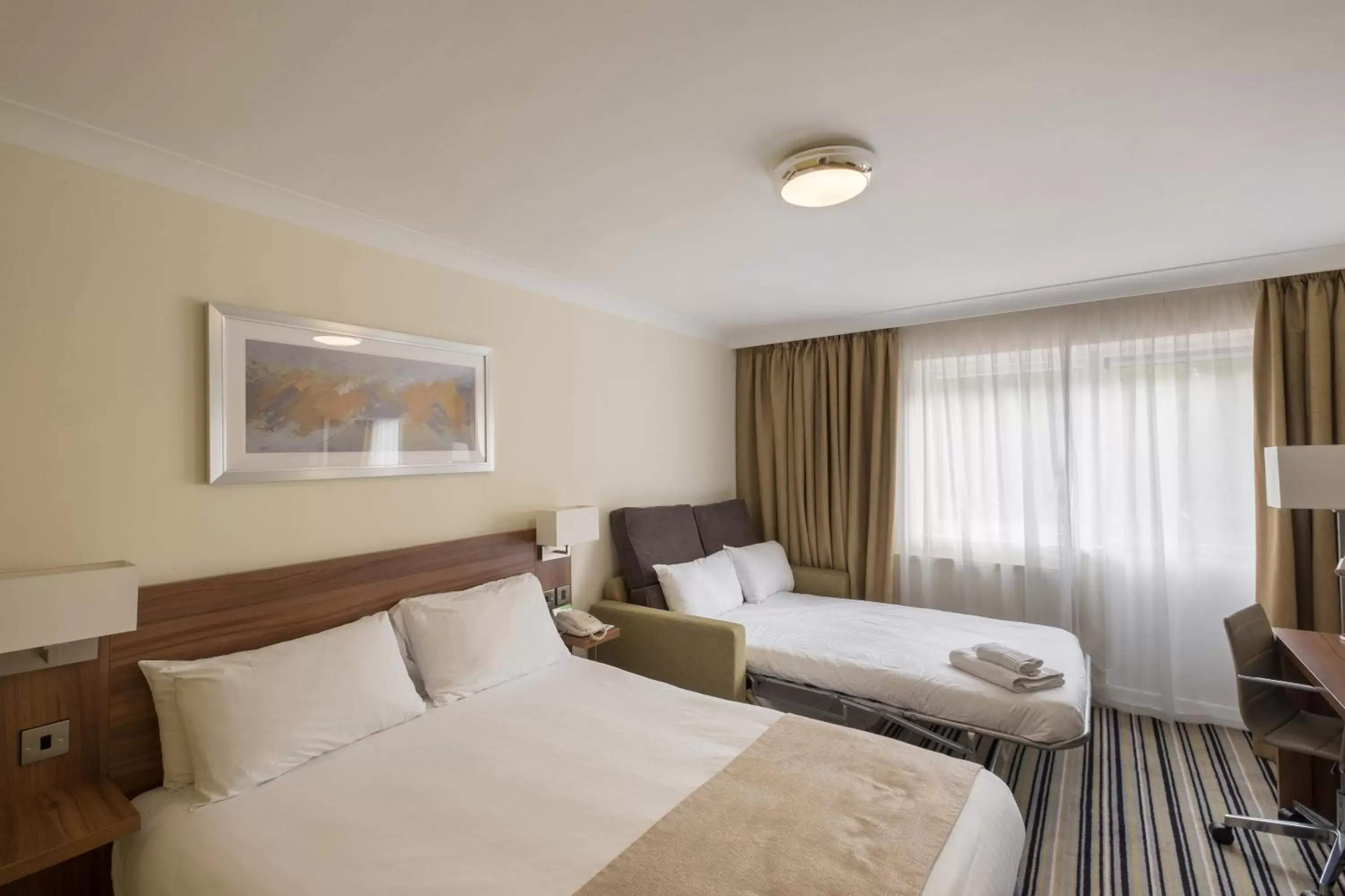 Bedroom, Bed in Holiday Inn Swindon, an IHG Hotel