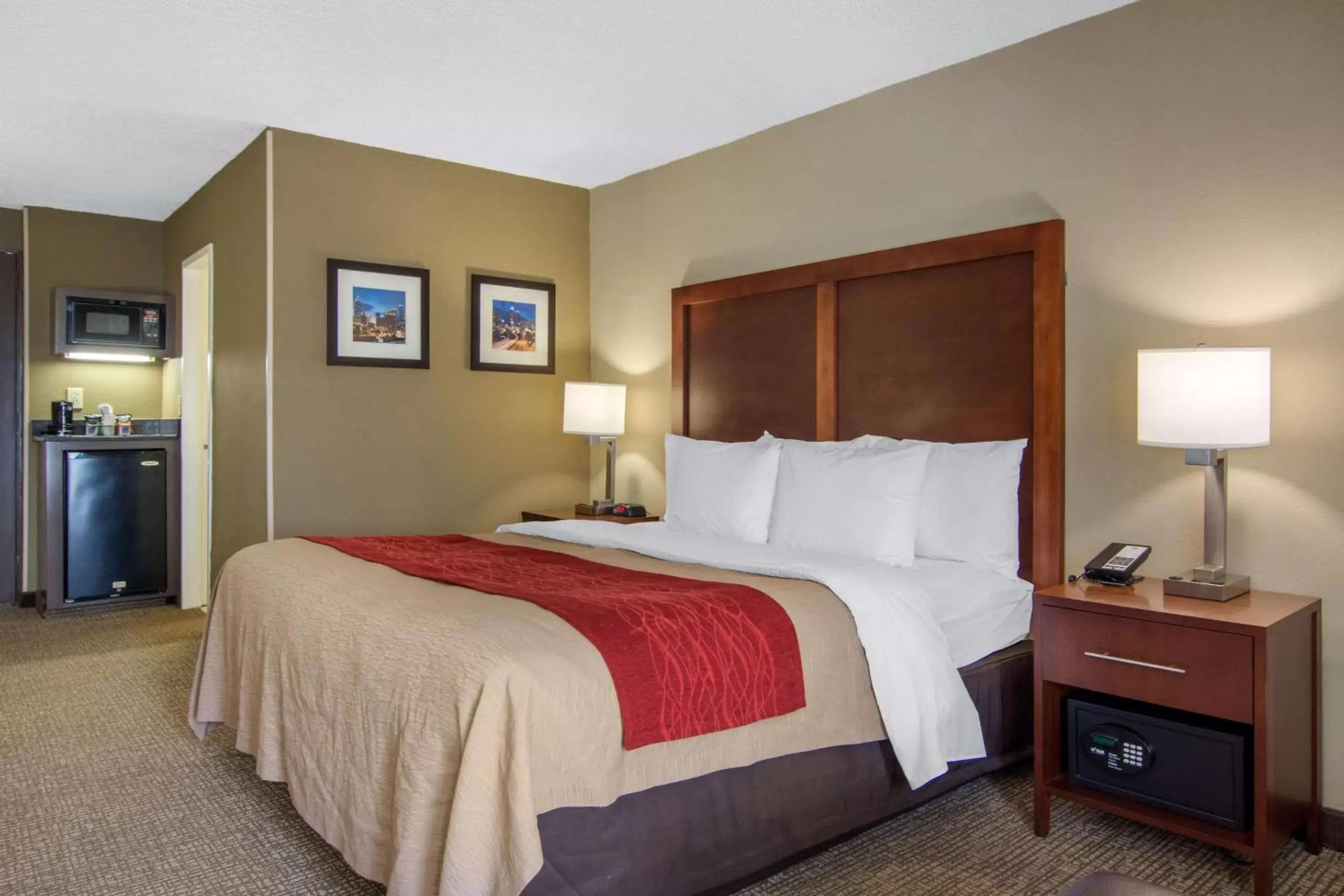 Bed in Comfort Inn Sandy Springs – Perimeter