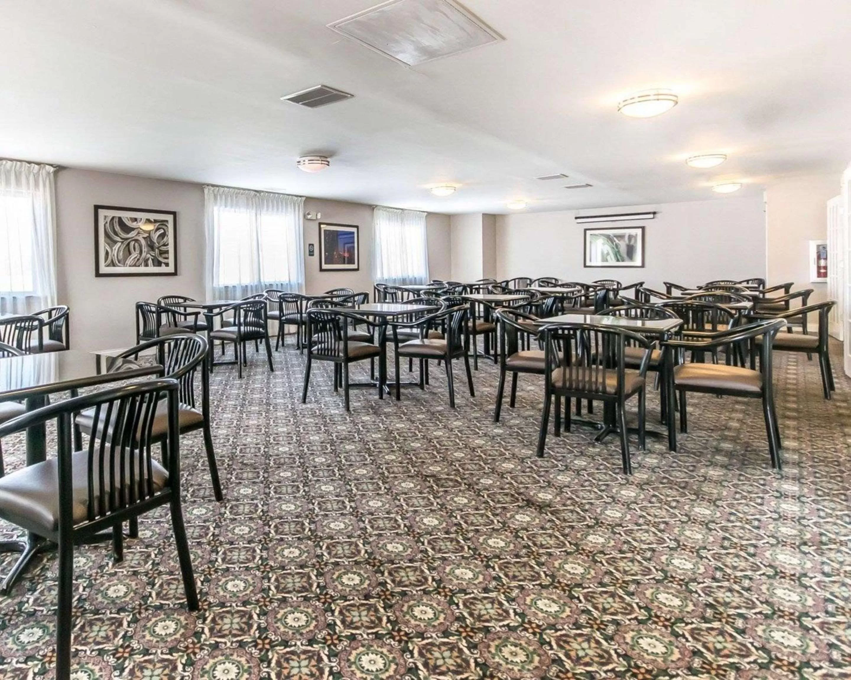 Restaurant/places to eat in Quality Inn & Suites University-Airport