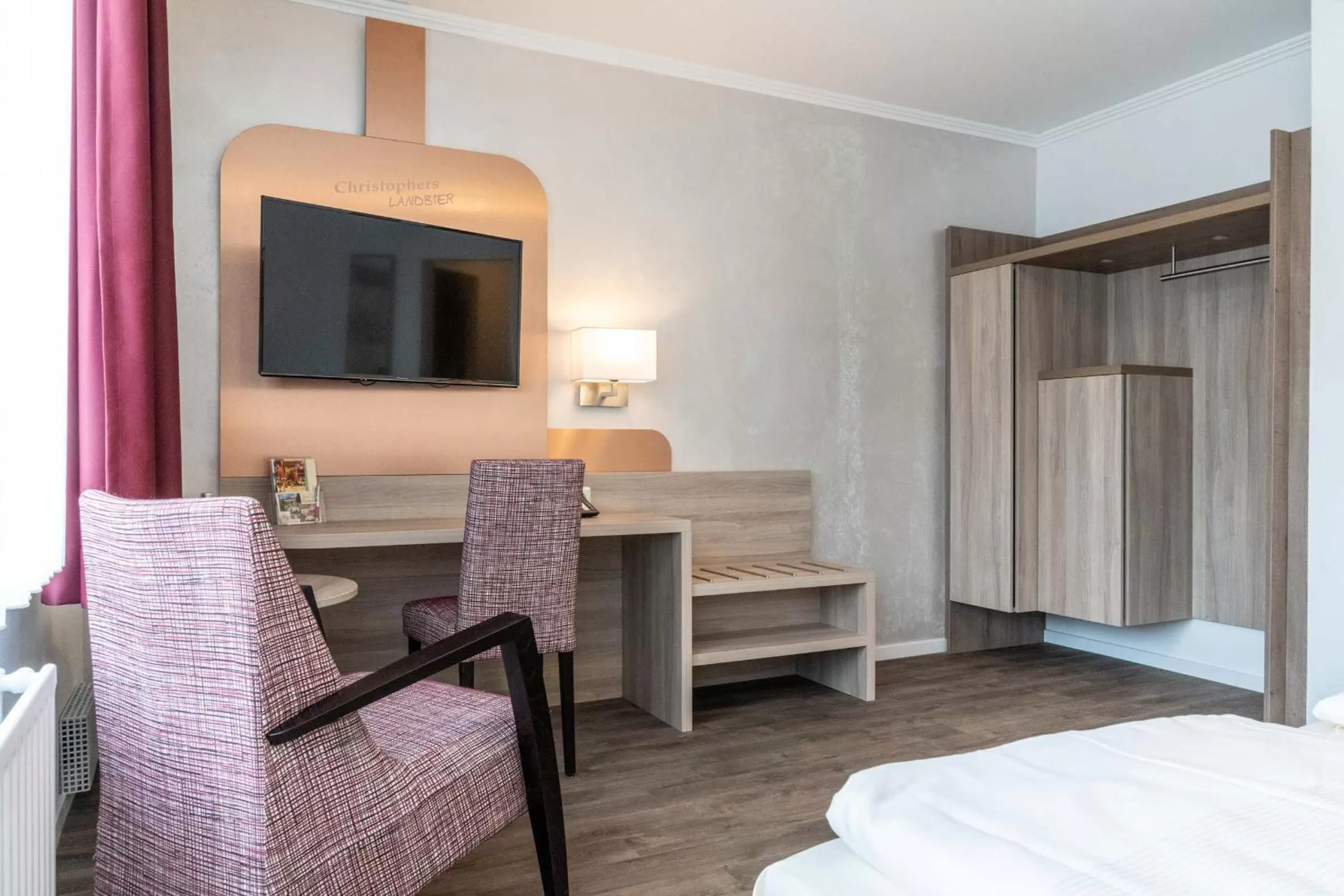 Photo of the whole room, Bed in Frommanns Landhotel