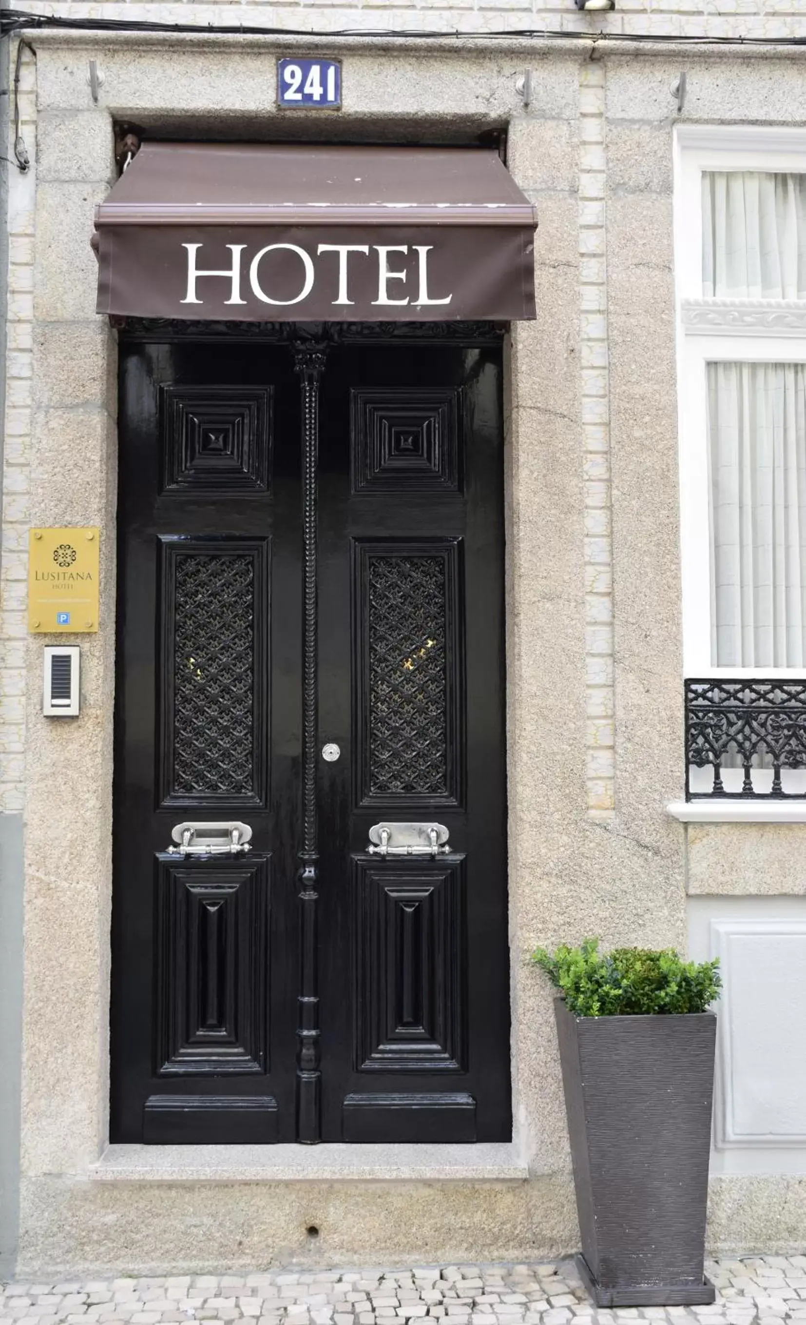 Facade/Entrance in Lusitana Hotel