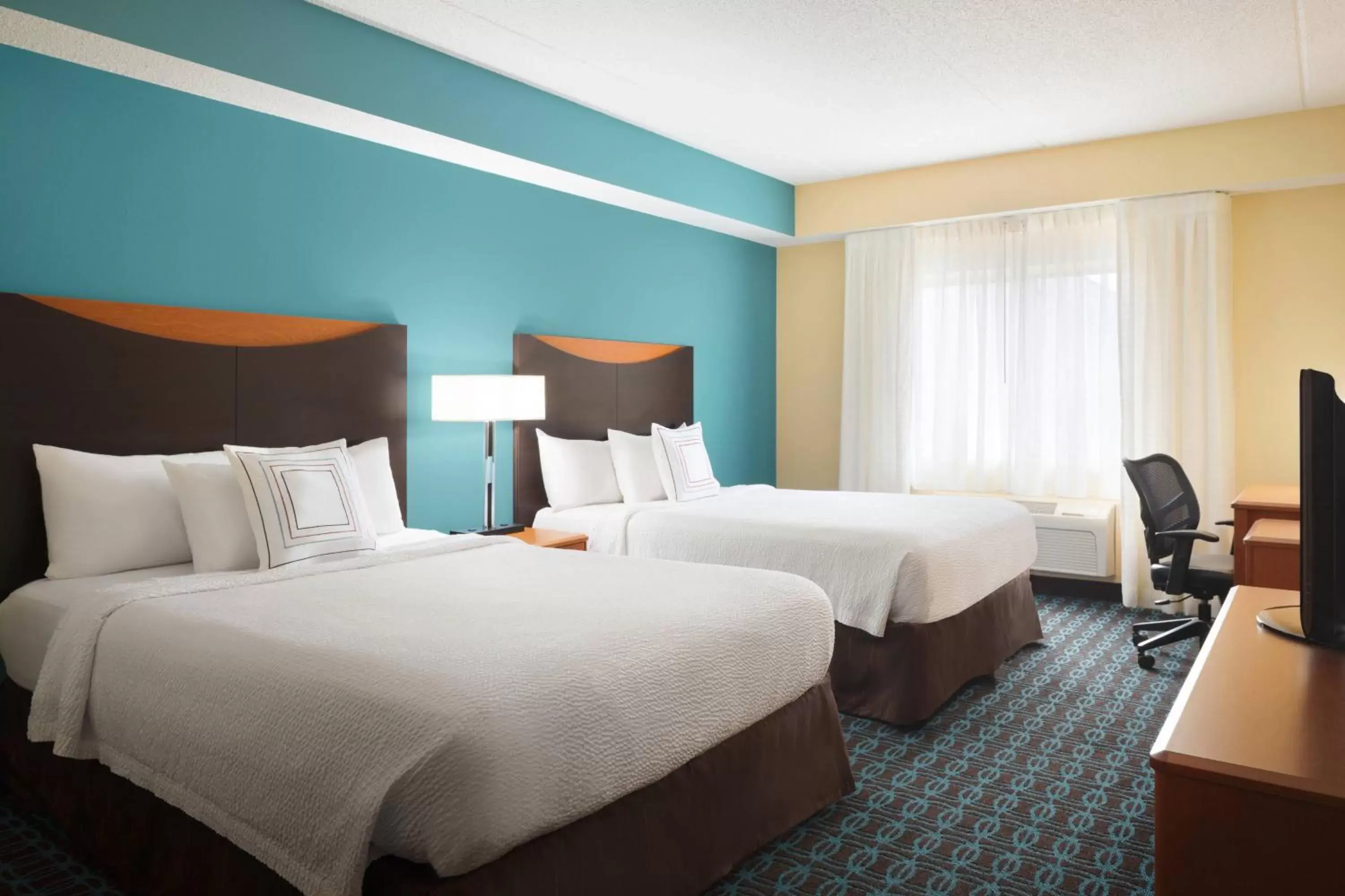 Photo of the whole room, Bed in Fairfield Inn & Suites Minneapolis Bloomington/Mall of America
