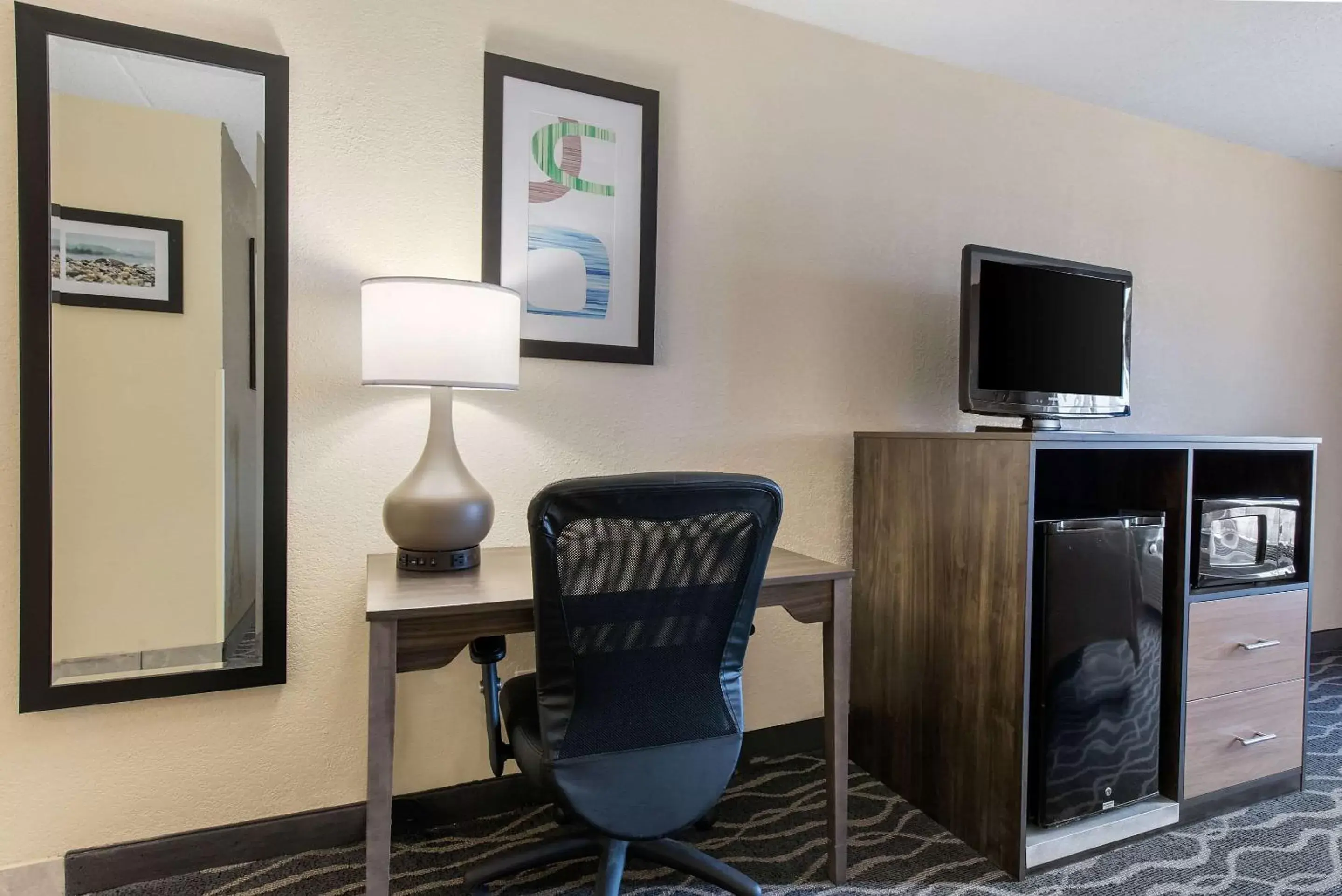 Photo of the whole room, TV/Entertainment Center in Quality Inn & Suites Lafayette I-65