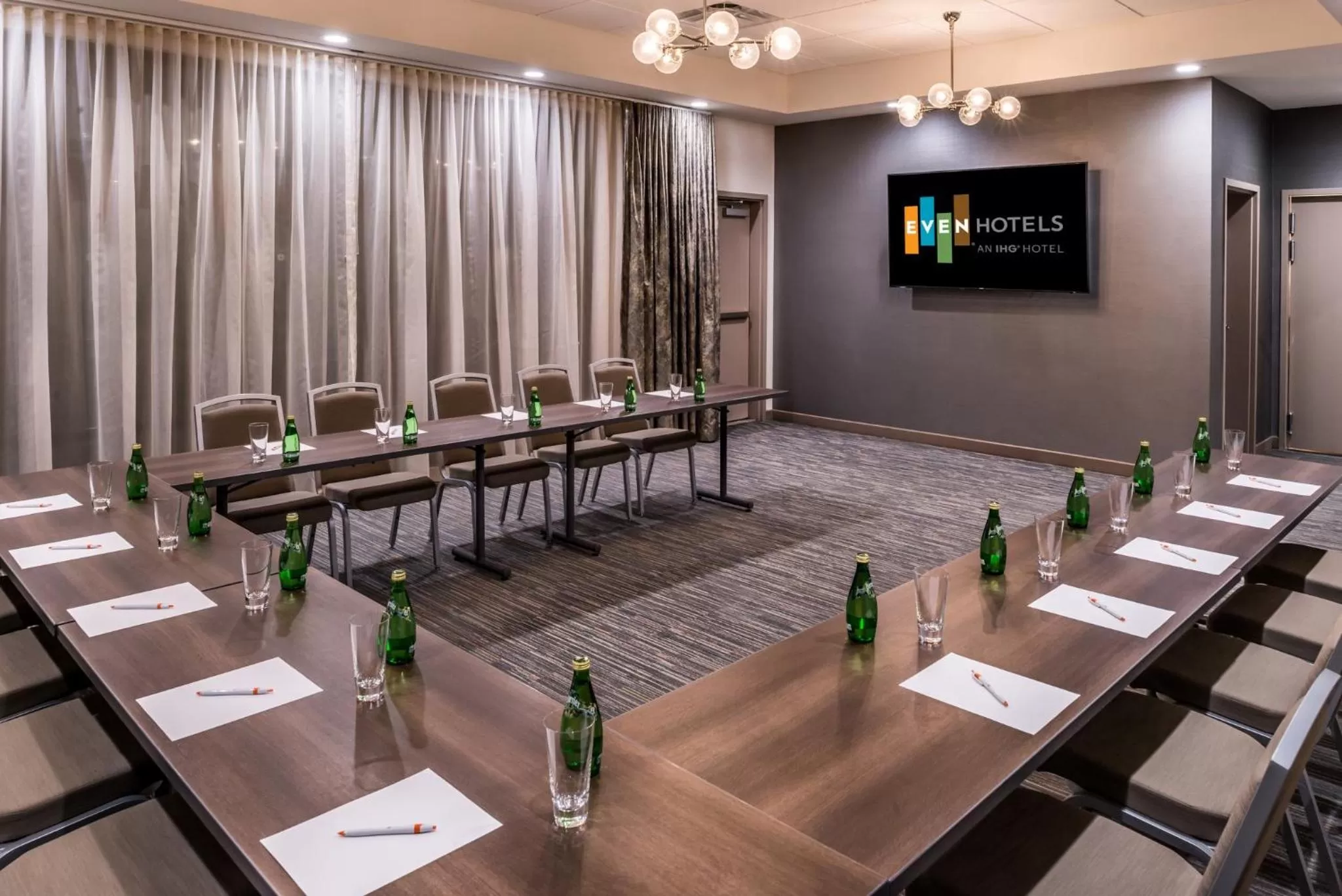 Meeting/conference room in EVEN Hotel Eugene by IHG