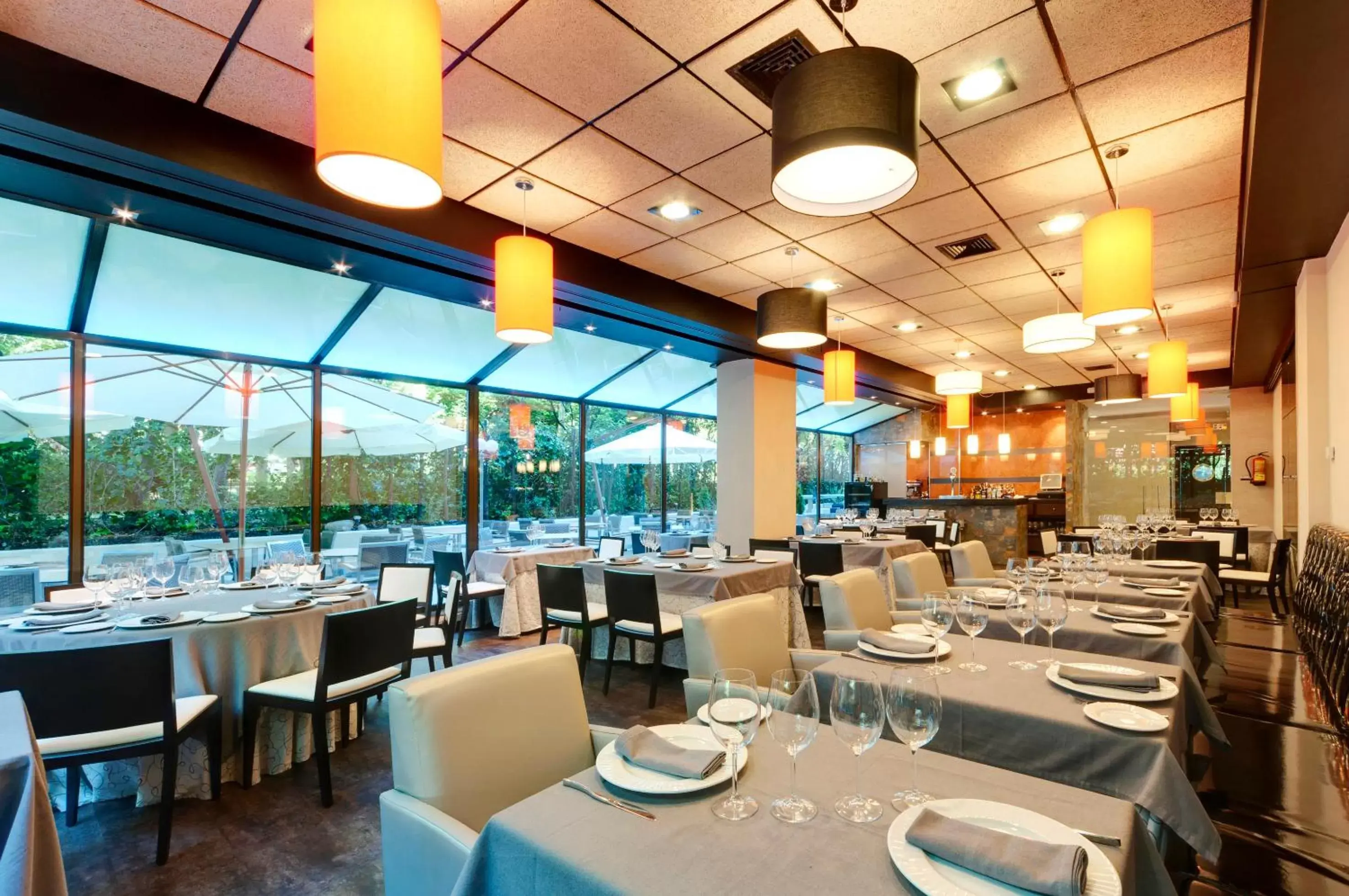 Restaurant/Places to Eat in Senator Barajas
