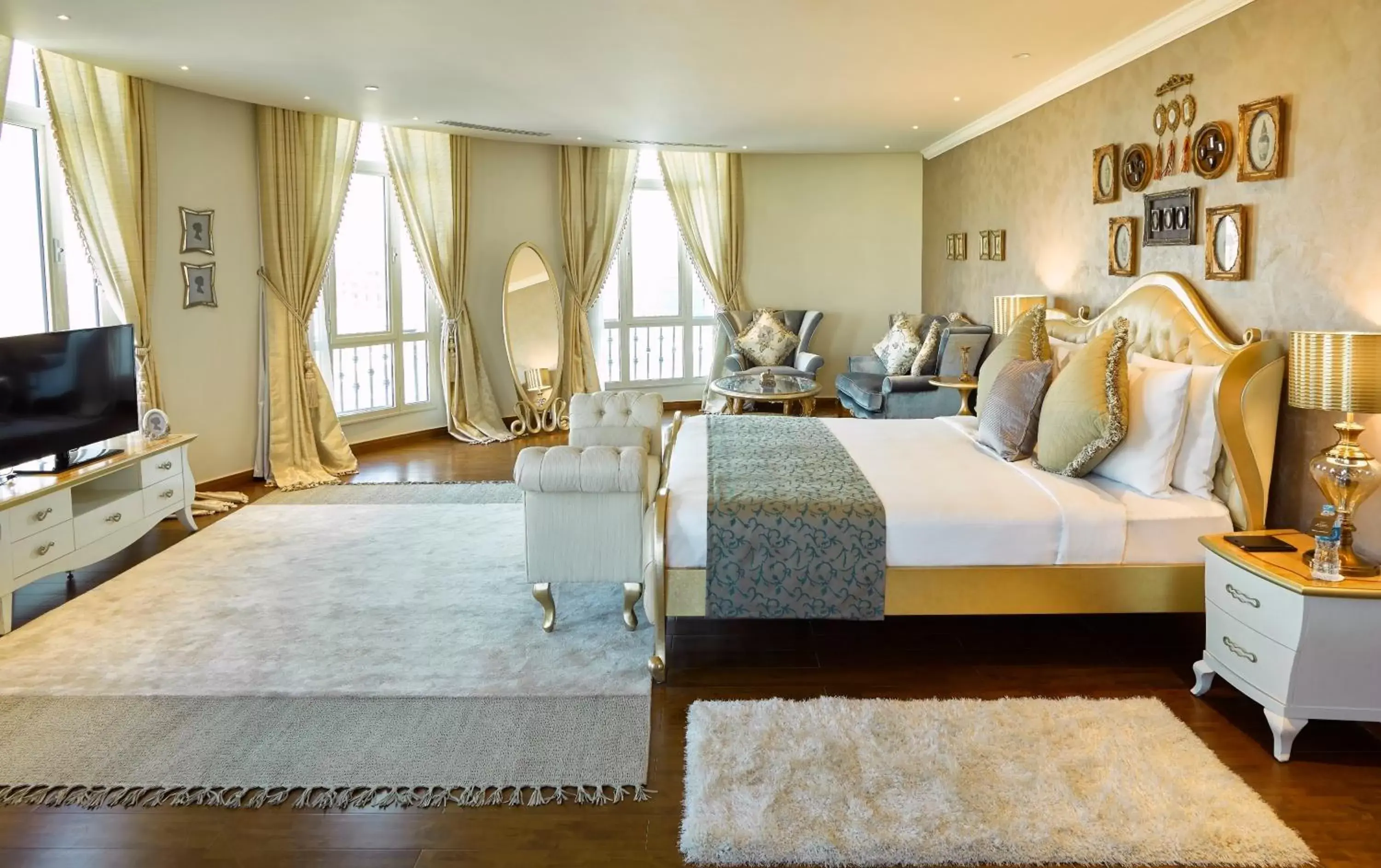 Bedroom in Royal Maxim Palace Kempinski Cairo