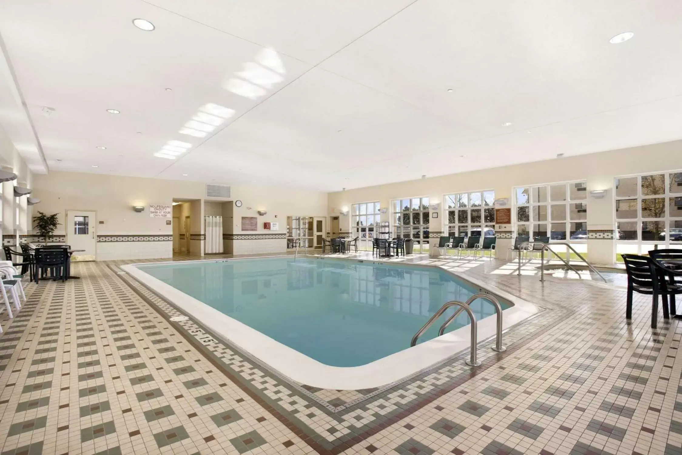 Pool view, Swimming Pool in Hampton Inn & Suites Providence-Warwick Airport