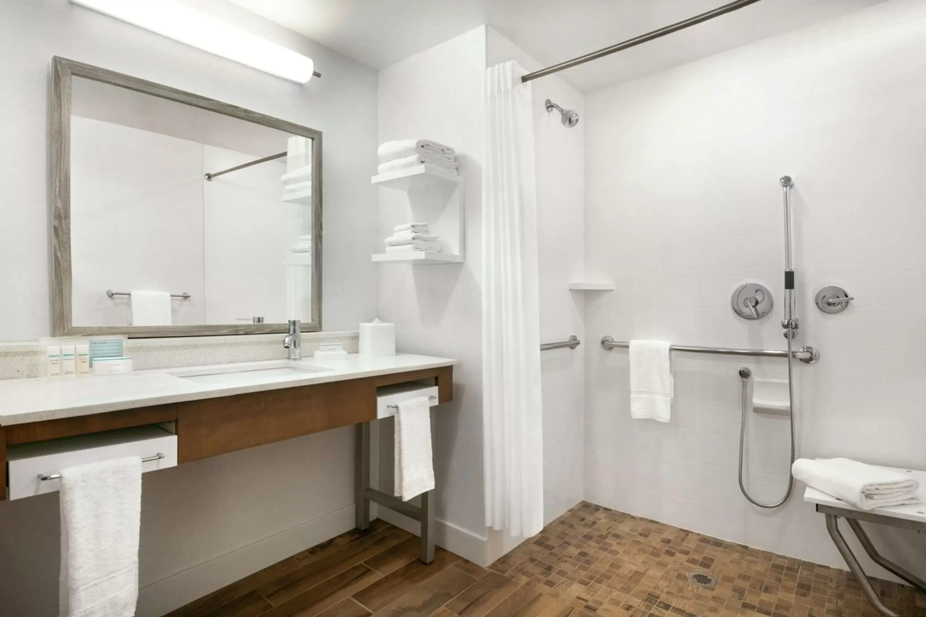 Bathroom in Hampton Inn And Suites By Hilton Johns Creek