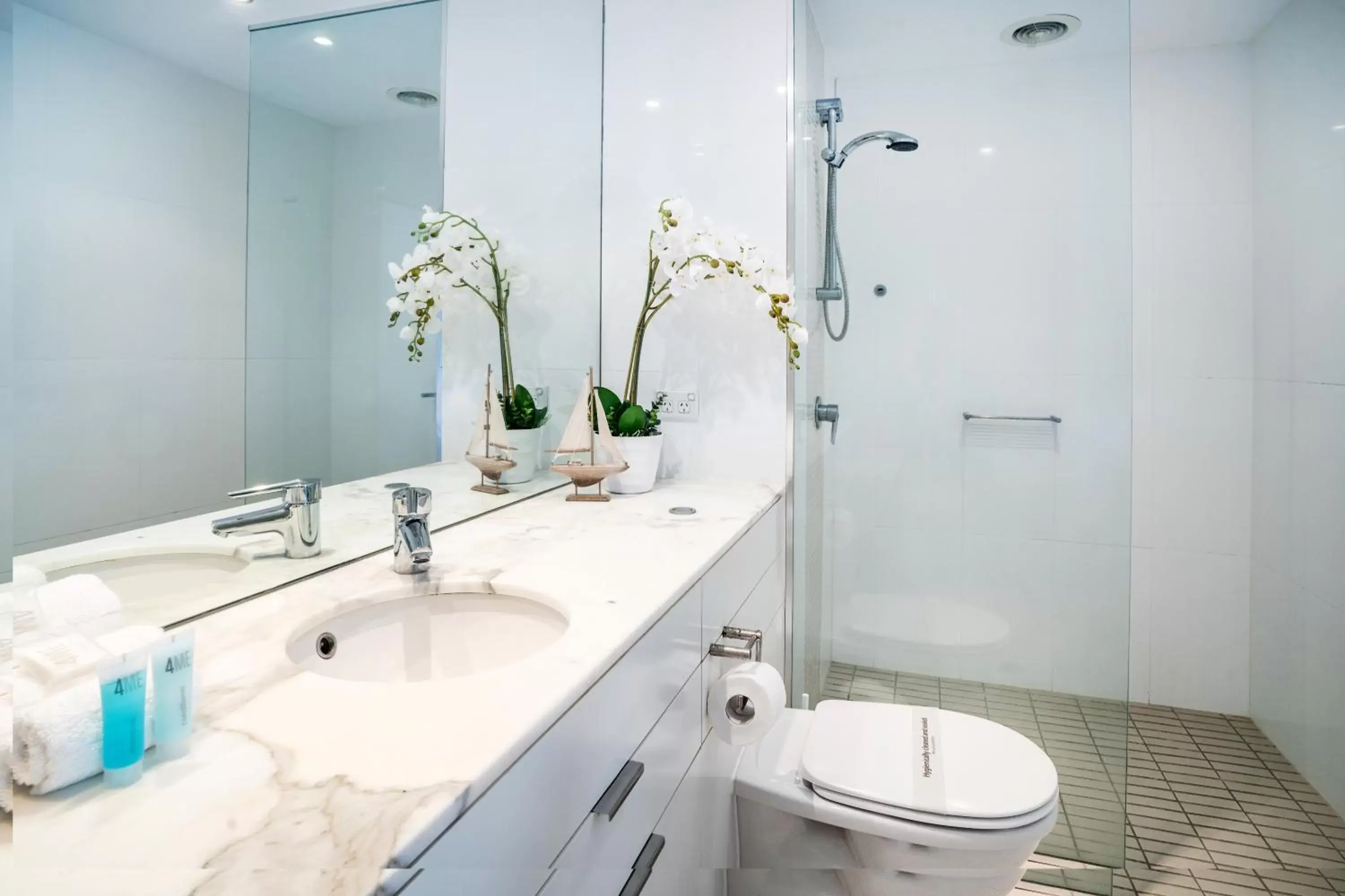 Shower, Bathroom in Ultra Broadbeach