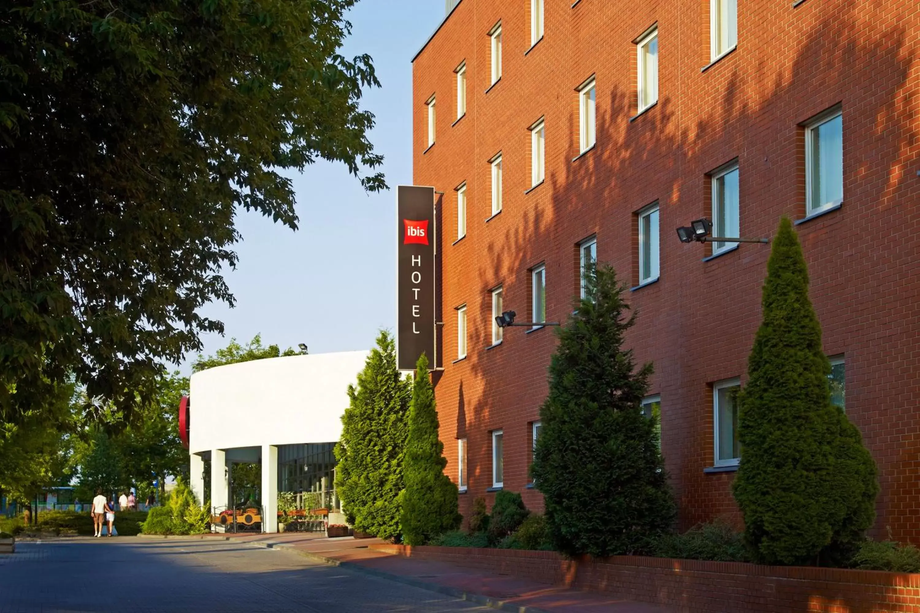 Facade/entrance, Property Building in Ibis Poznan Stare Miasto