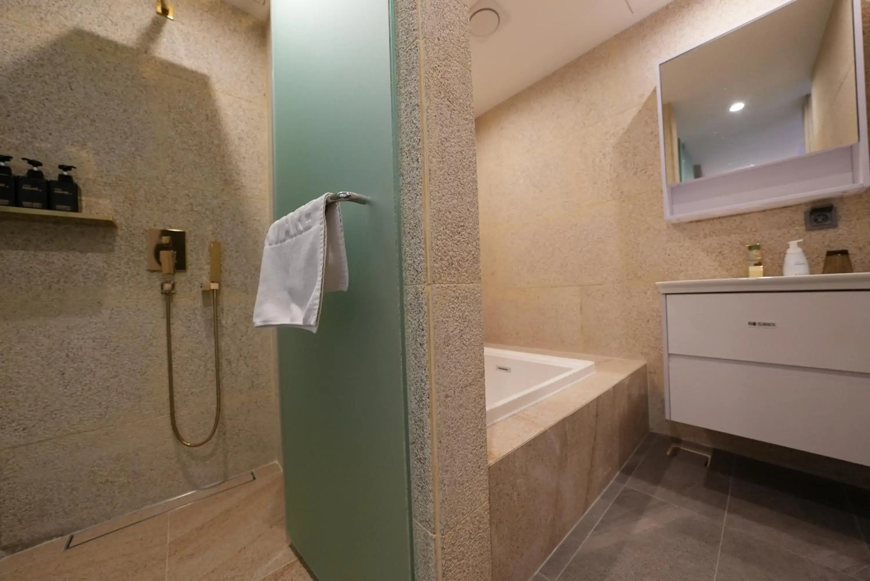 Bathroom in Jongno Amare Hotel