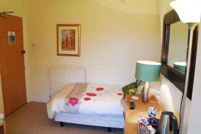 Photo of the whole room, Bed in Bay Tree House