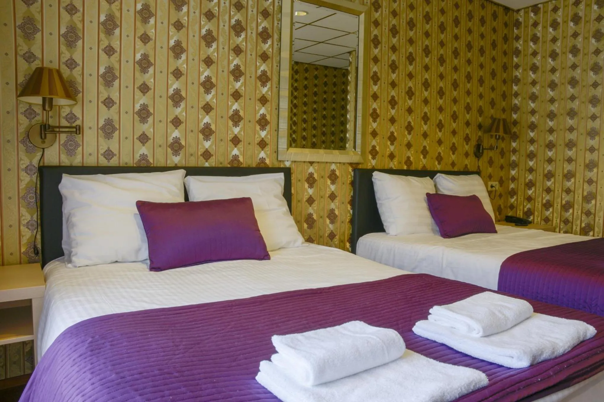 Quadruple Room in Hotel Zwanenburg Amsterdam Airport
