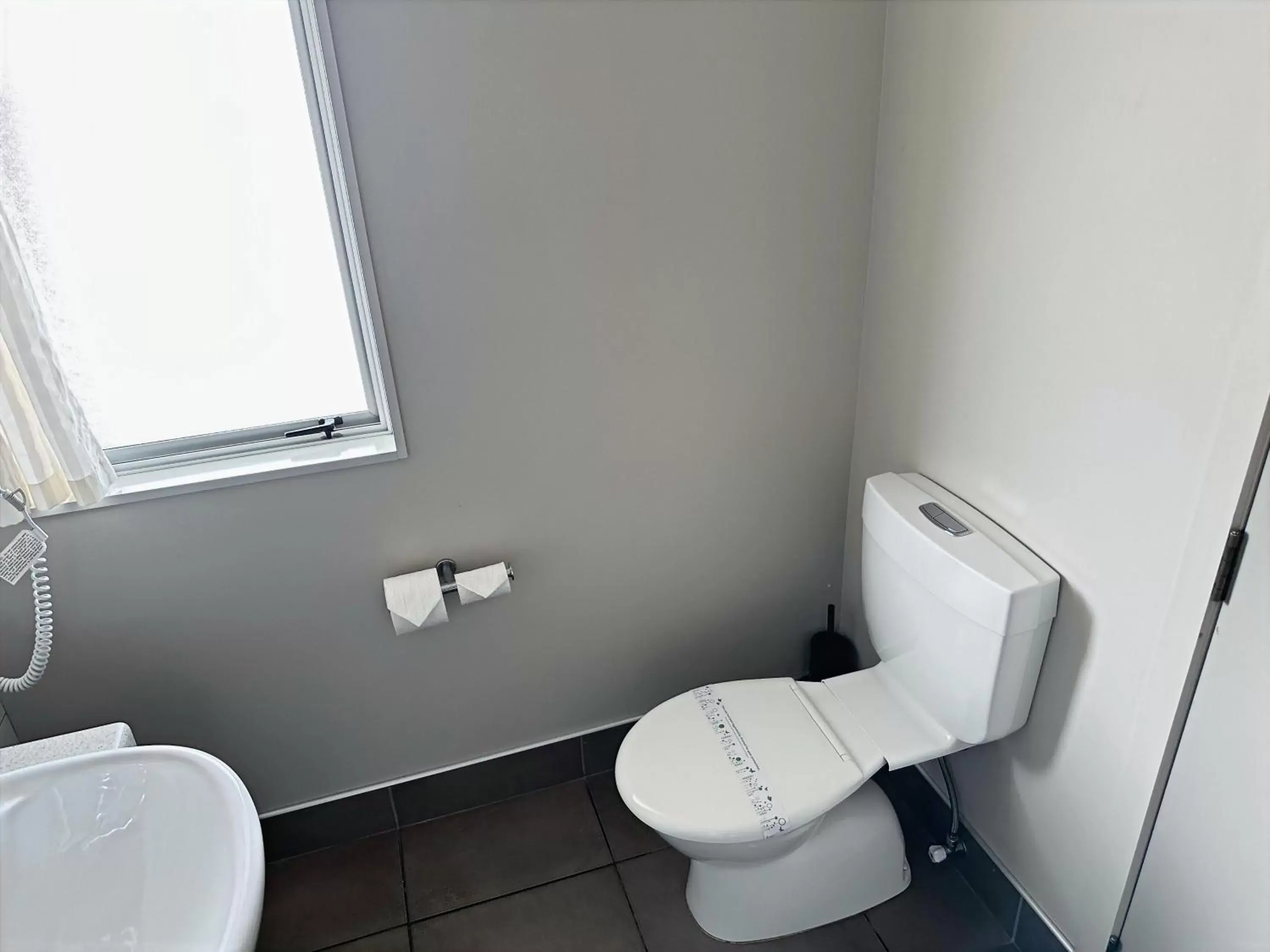 Toilet, Bathroom in Arena Lodge