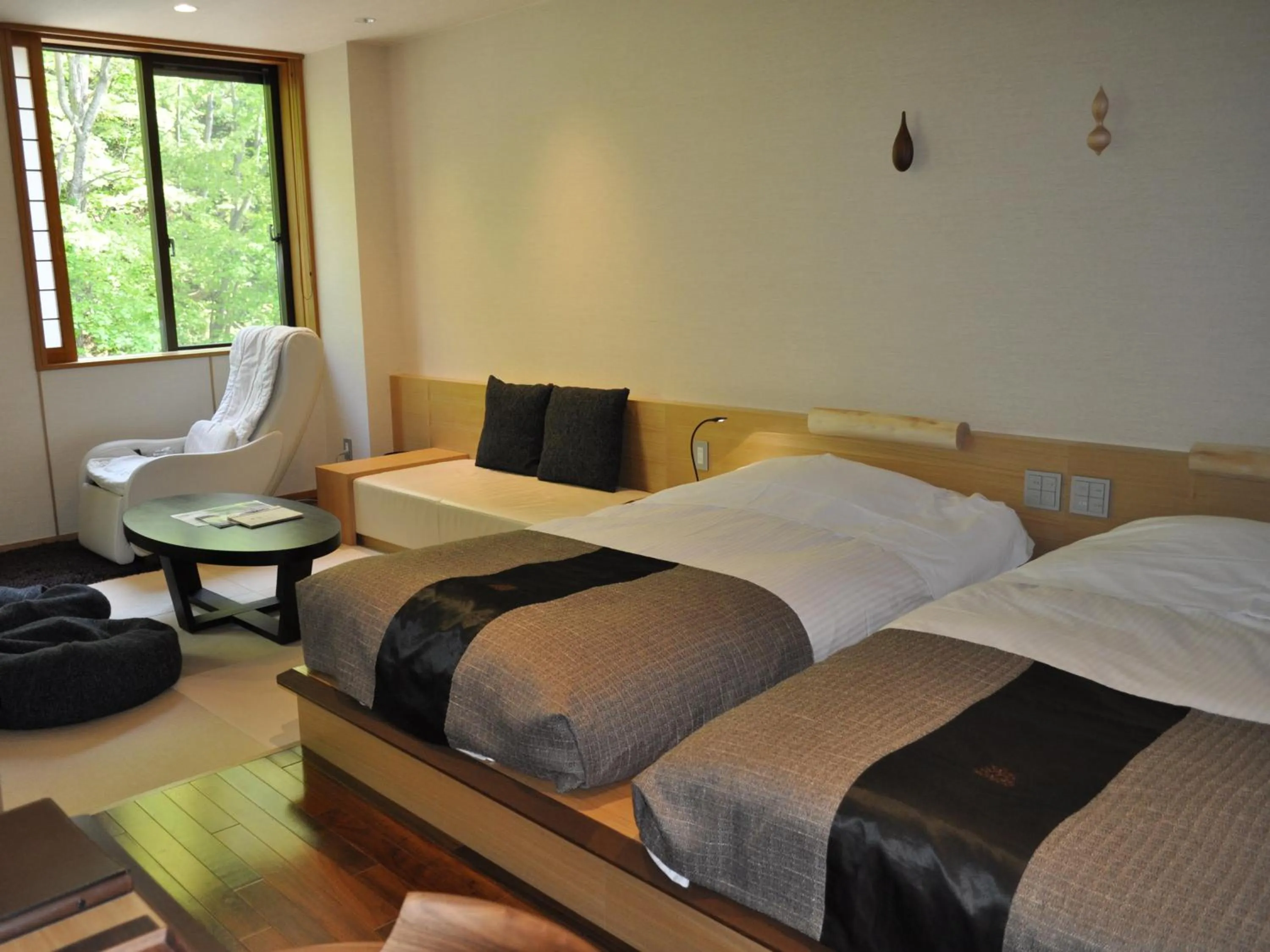 Photo of the whole room, Bed in Niseko Konbu Onsen Tsuruga Moku-no-sho
