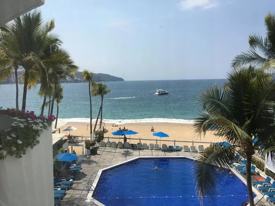 Pool View in Hotel Acapulco Malibu