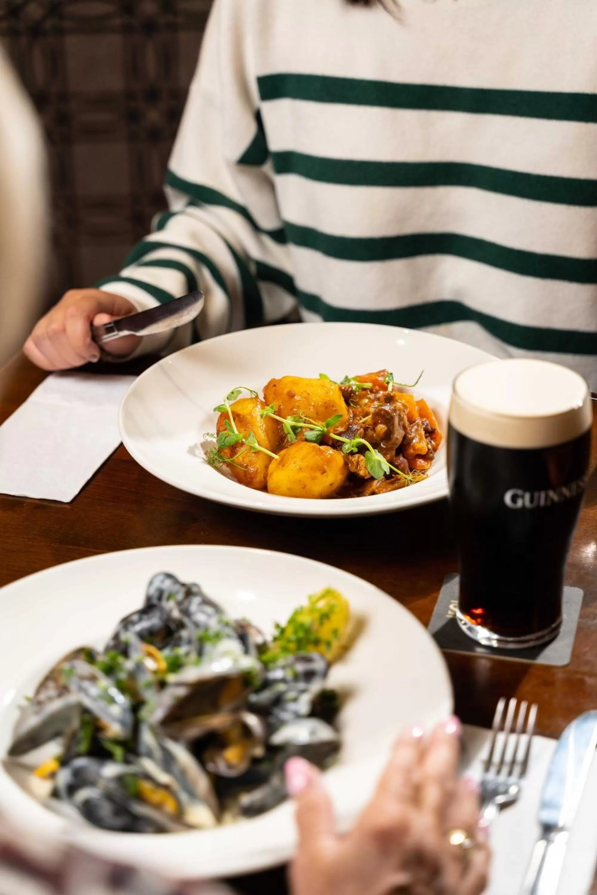 Food and drinks in Dillon’s Hotel