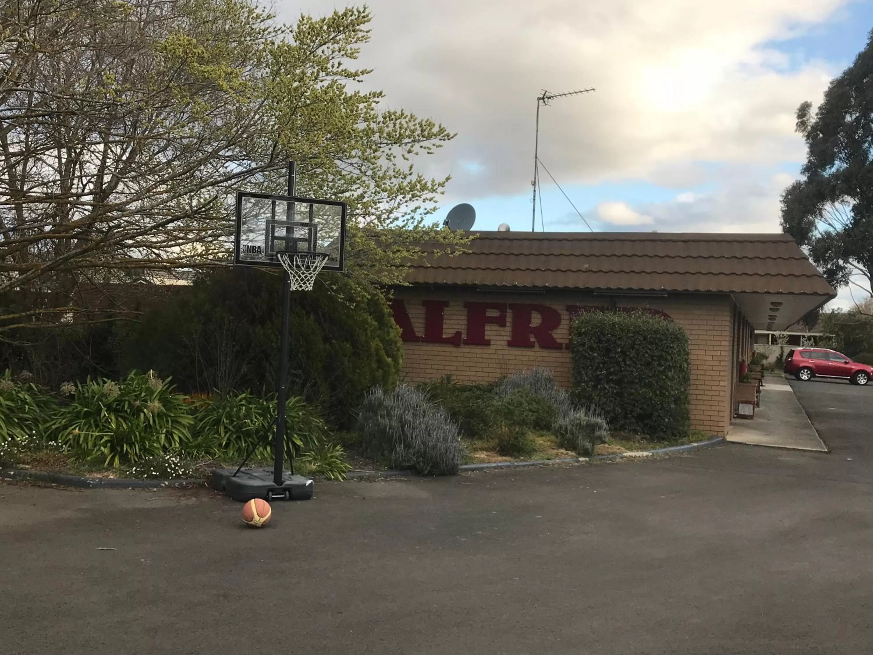 Property building in Alfred Motor Inn