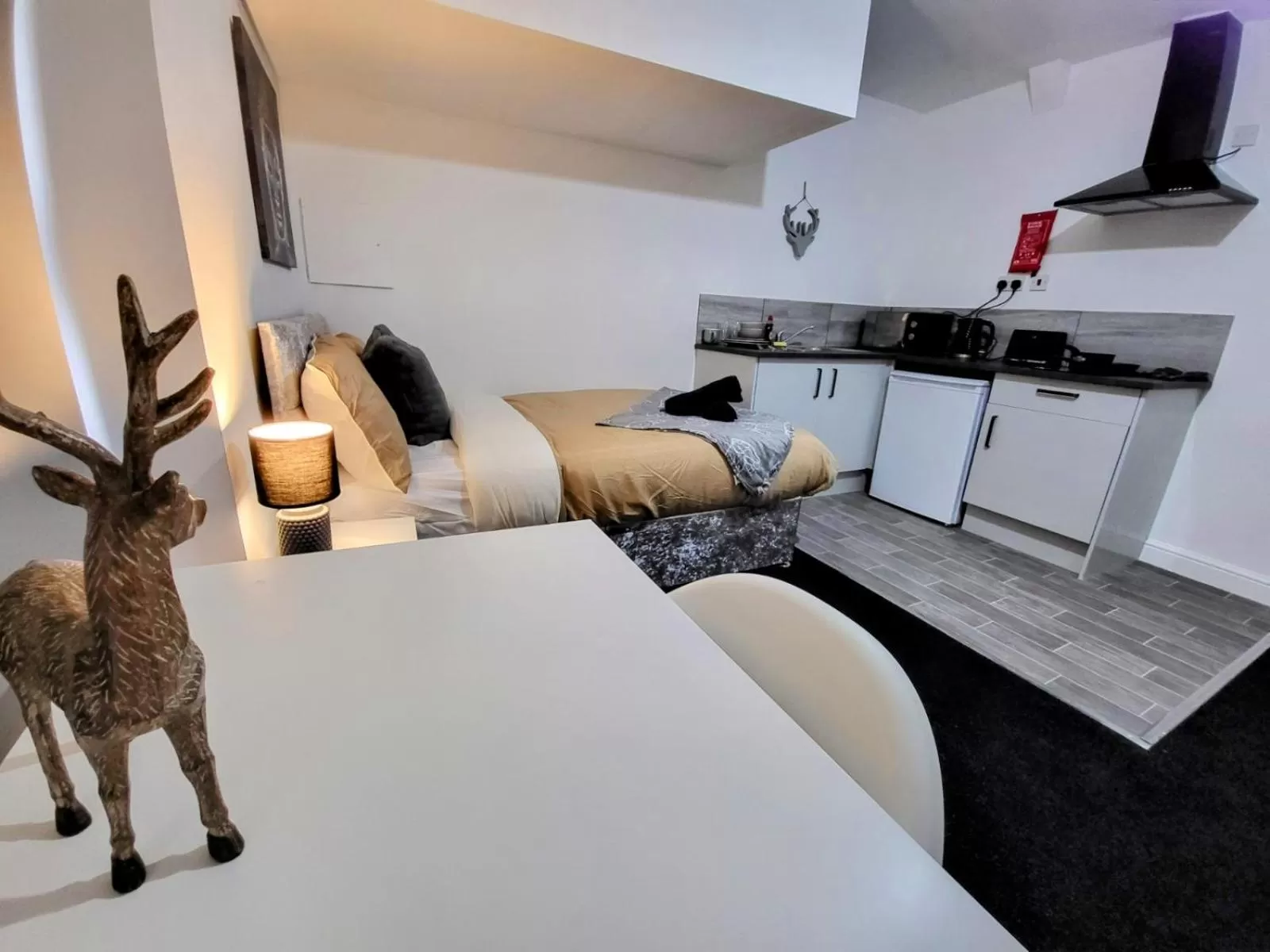 Dining area in Easy Living Nottingham - Burns Street