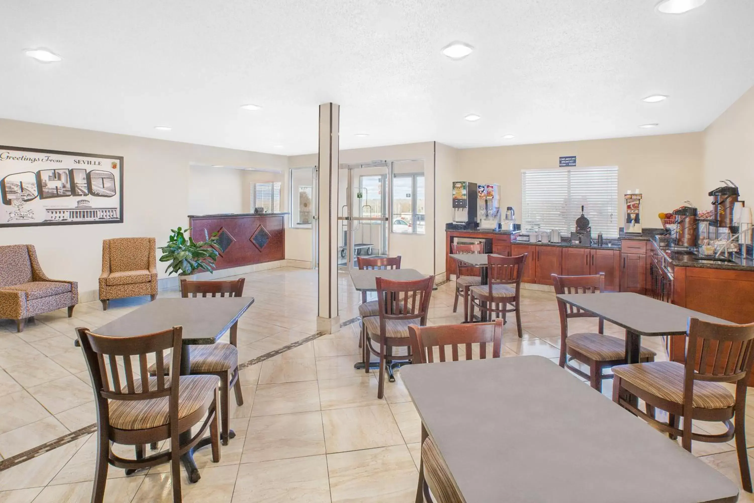Lobby or reception, Restaurant/Places to Eat in Super 8 by Wyndham Seville