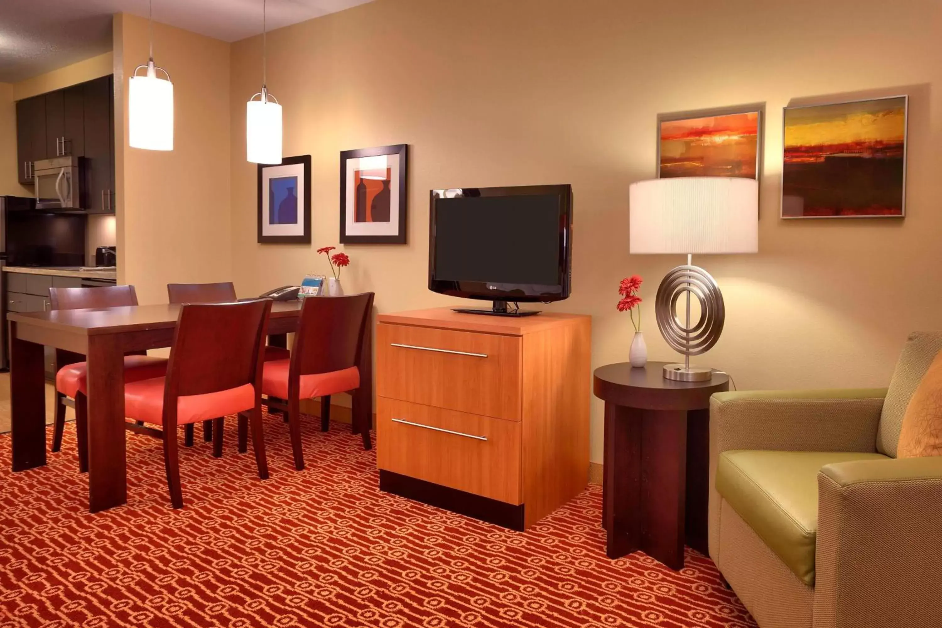 Living room, TV/Entertainment Center in TownePlace Suites by Marriott Vernal