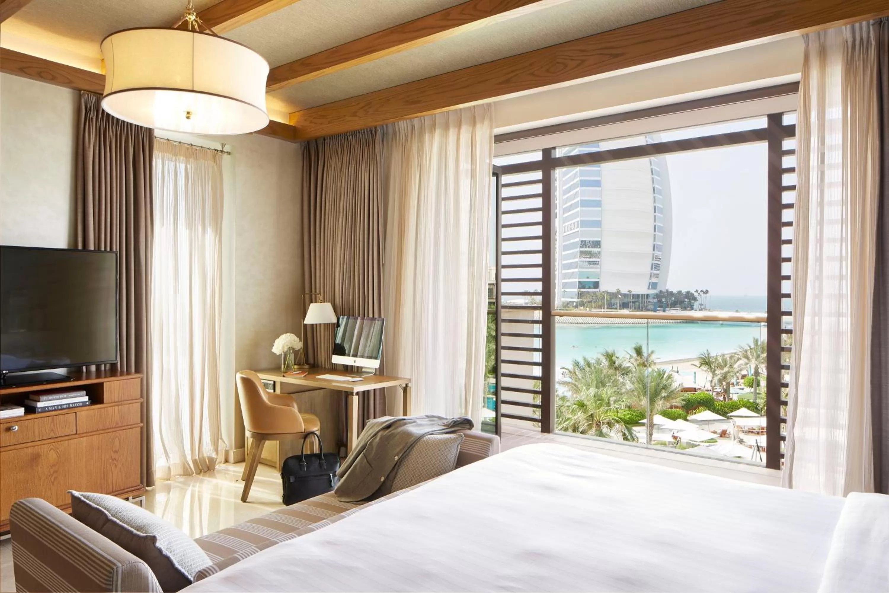 Bed in Jumeirah Al Naseem Dubai