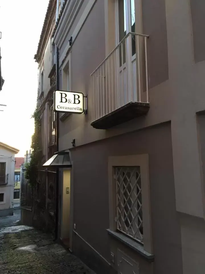 Facade/entrance, Property Building in B&B Cerasarella