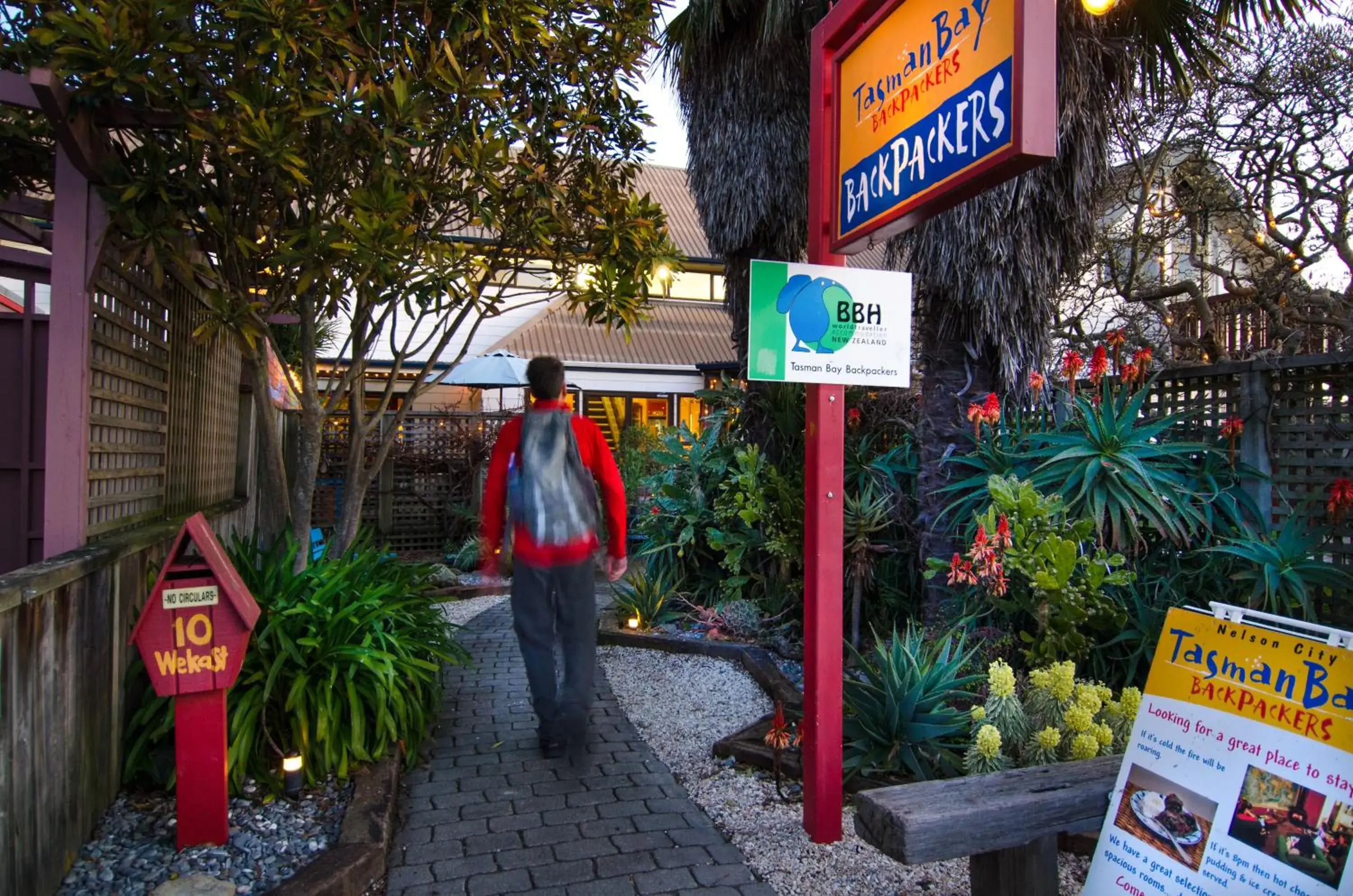 Facade/entrance in Tasman Bay Backpackers Facade/entrance in Tasman Bay Backpackers