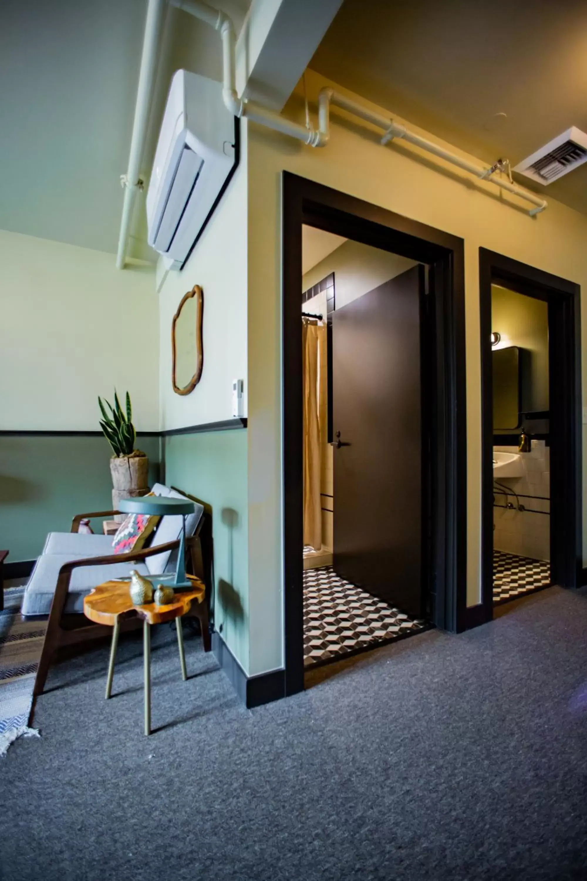 Bathroom, TV/Entertainment Center in KEX Hotel