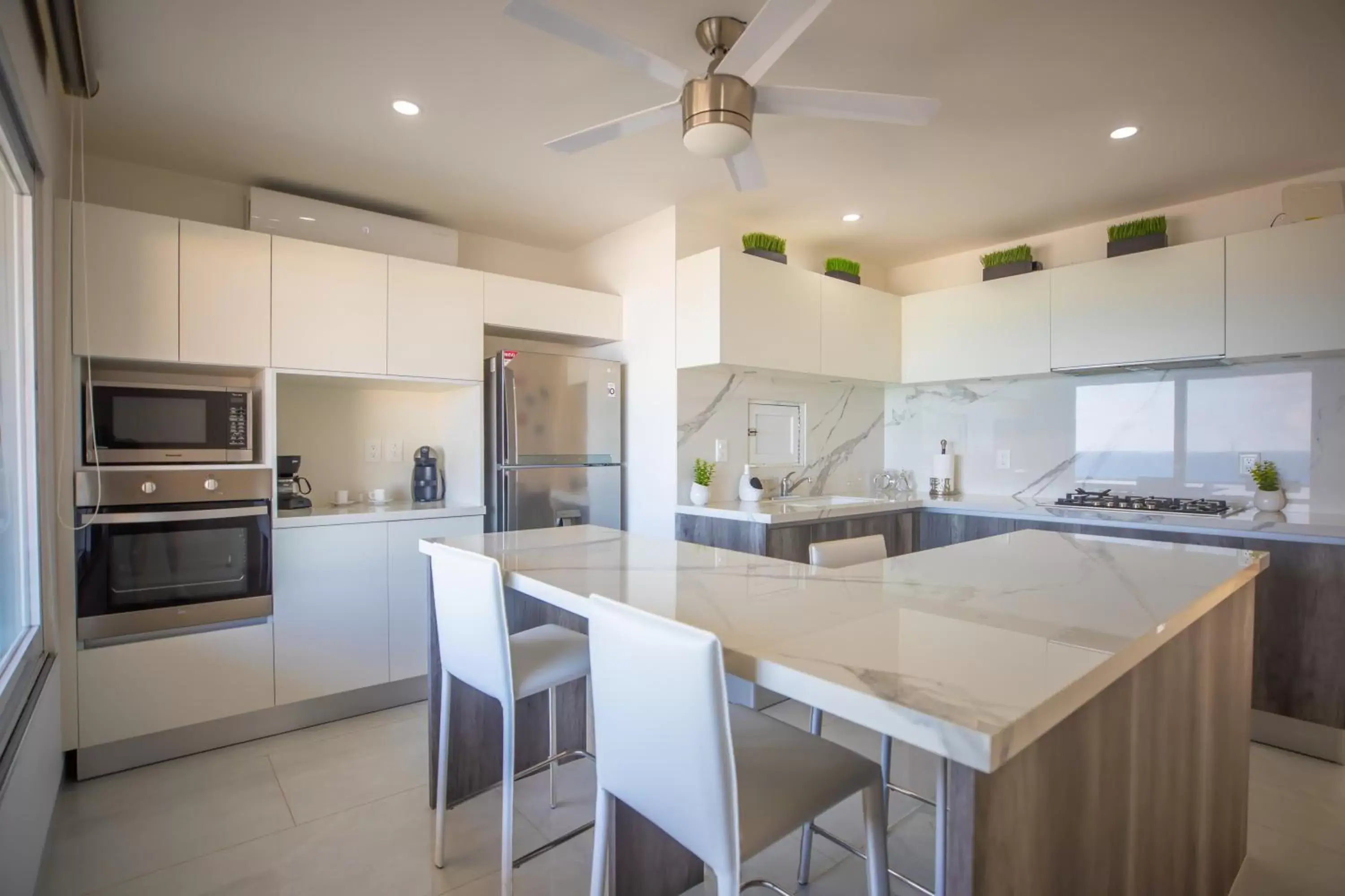 kitchen, Kitchen/Kitchenette in Beachfront Penthouses by LivIN Cancun