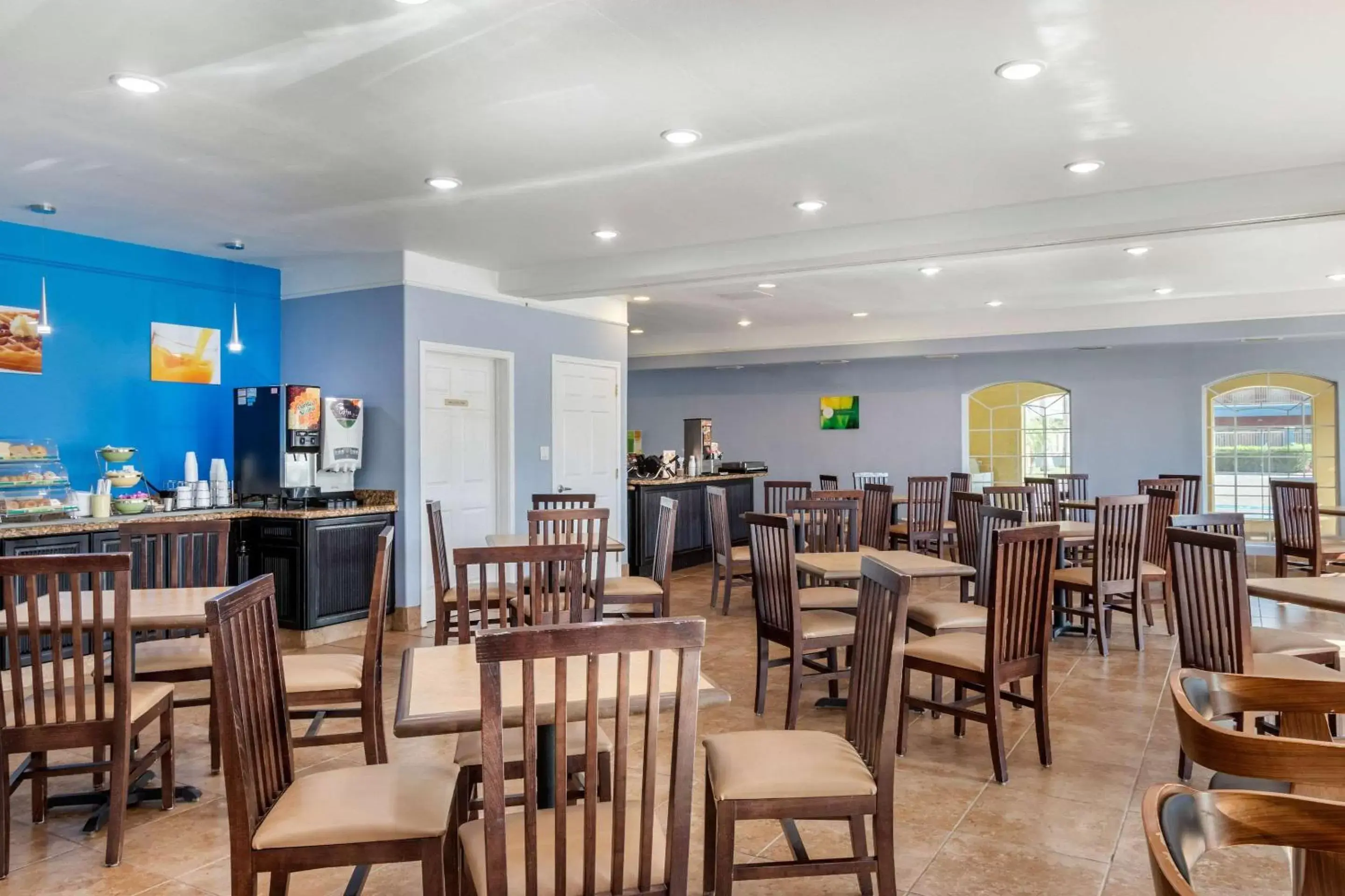 Restaurant/Places to Eat in Quality Inn & Suites at The Outlets Mercedes/Weslaco