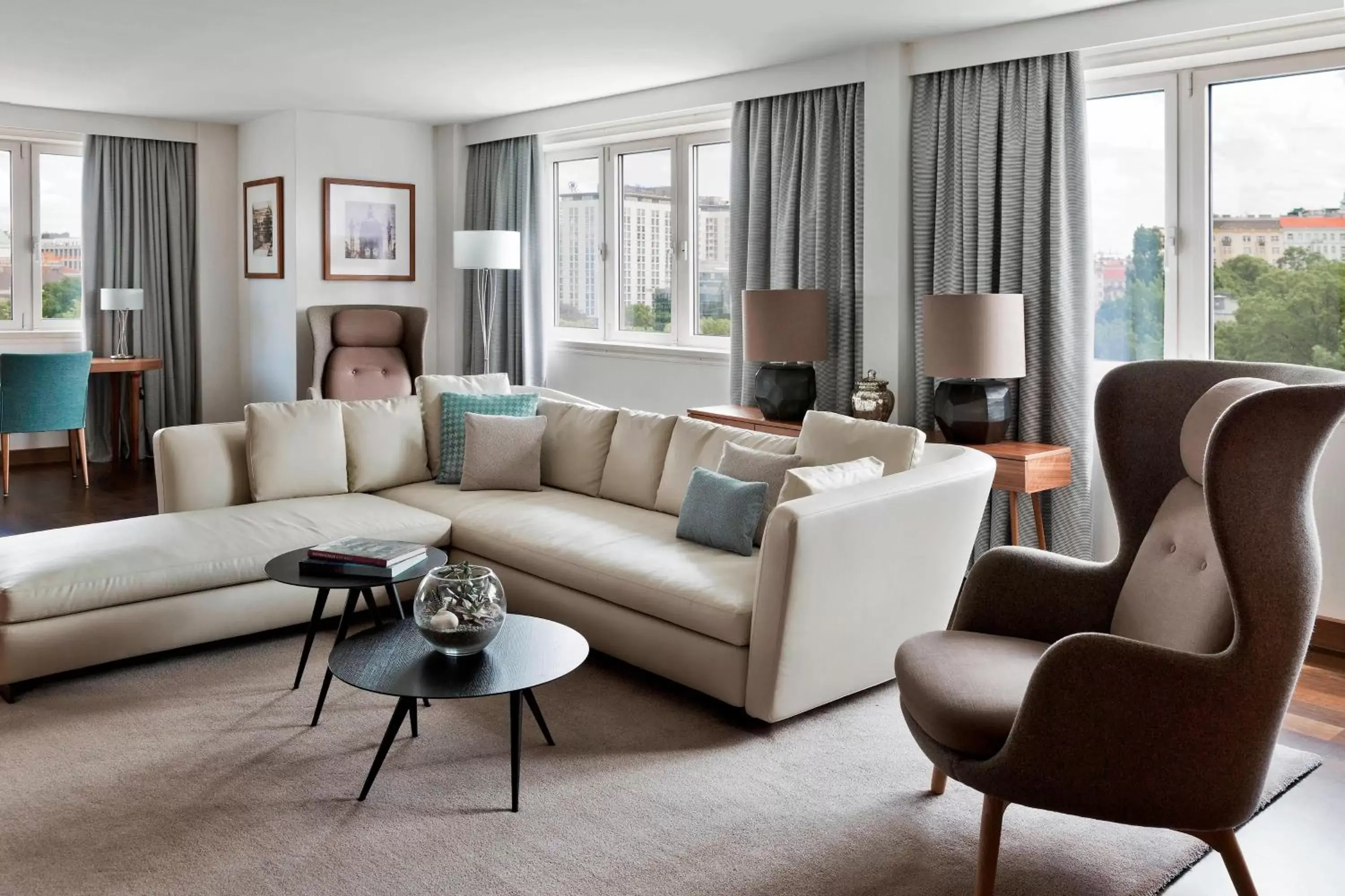 Living room, Seating Area in Vienna Marriott Hotel