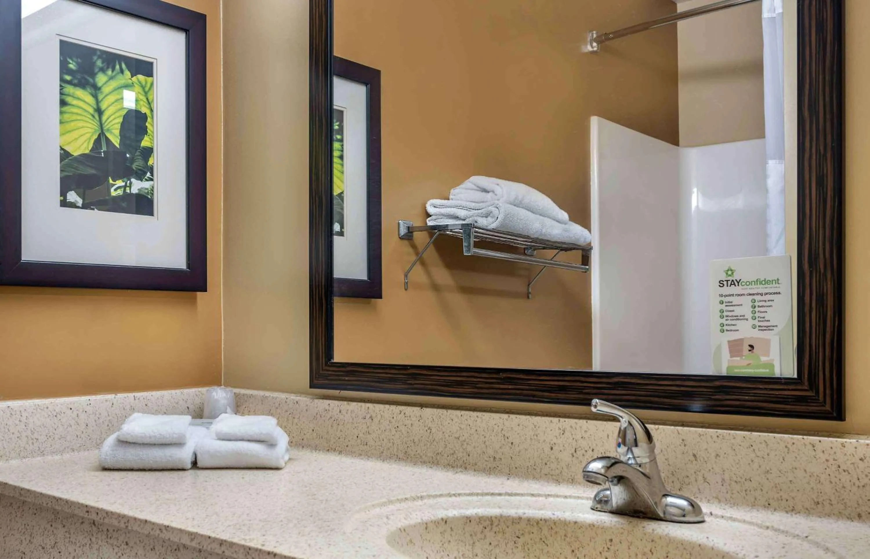 Bathroom in Extended Stay America Select Suites - Raleigh - Cary - Regency Parkway South