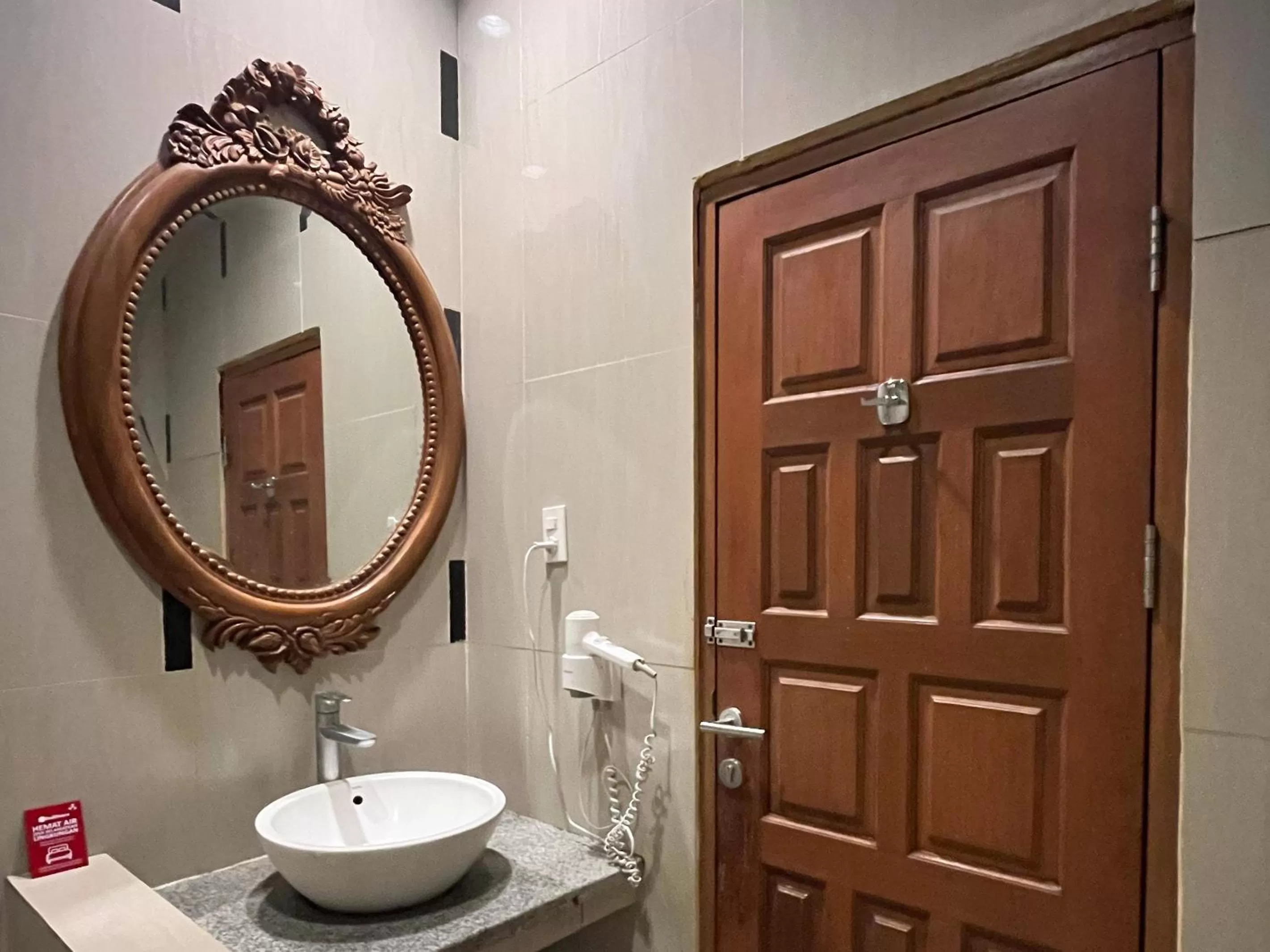 Bathroom in RedDoorz Premium Syariah at Mutiara Hijau Suites Medan