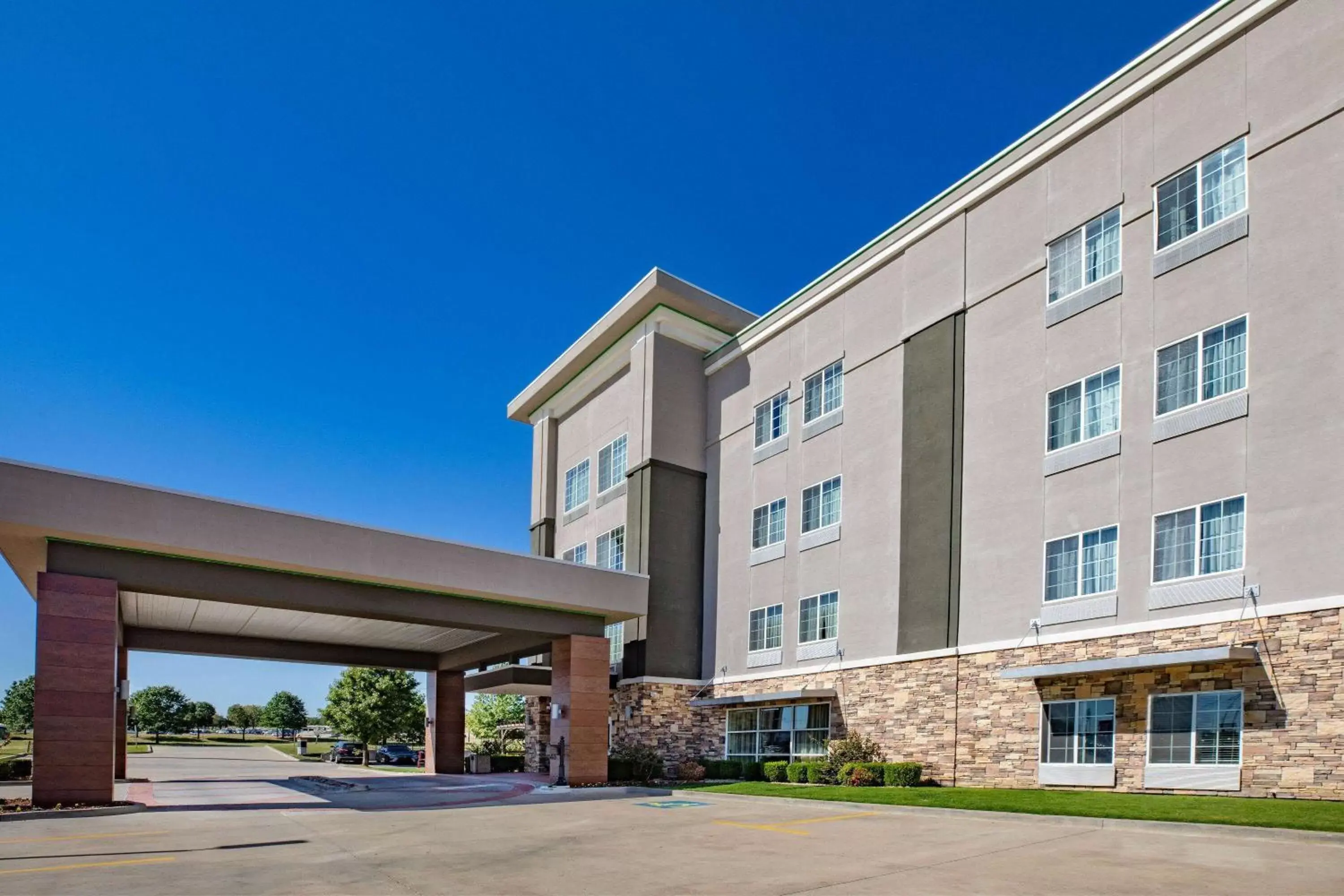 Property Building in La Quinta Inn & Suites by Wyndham Tulsa - Catoosa