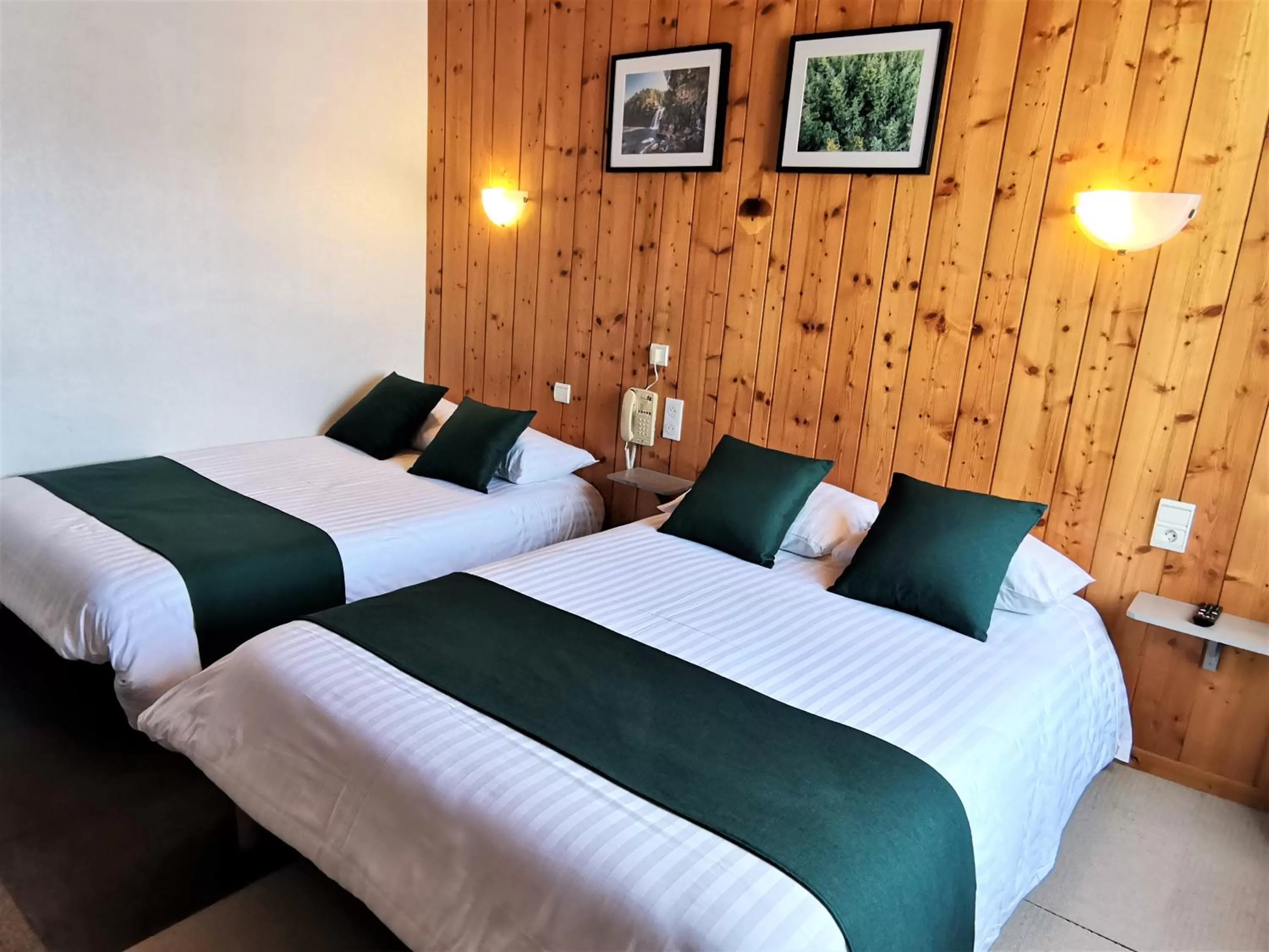 Bed in Hotel Les Montagnards