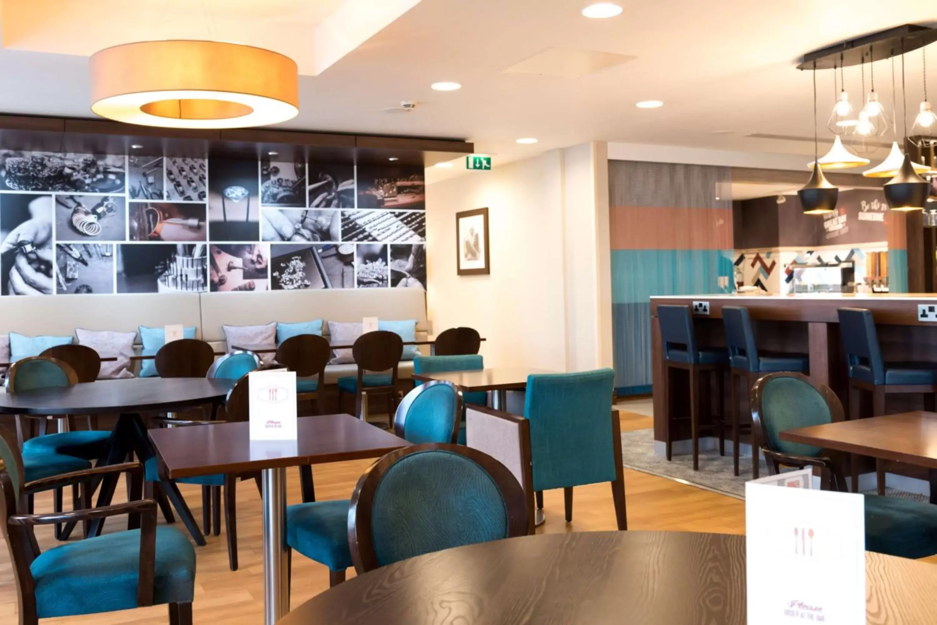 Lounge or bar, Restaurant/Places to Eat in Hampton by Hilton Birmingham Jewellery Quarter