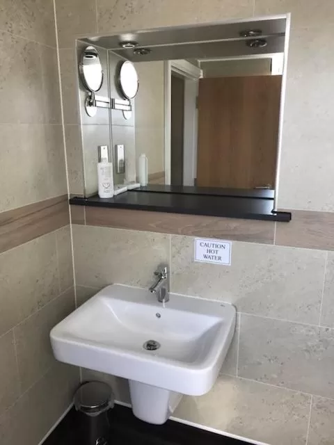 Bathroom in The Crown Hotel Wetherspoon