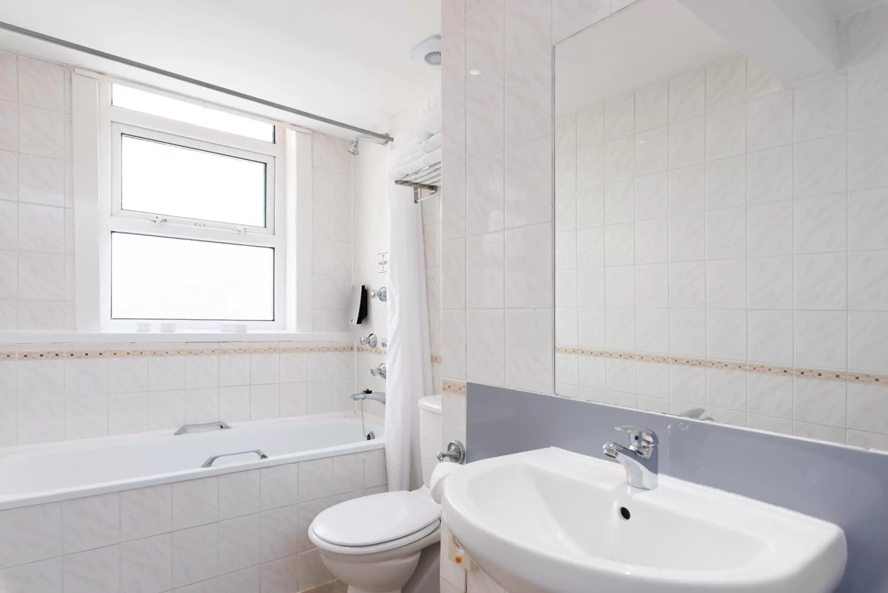 Superior Family Room with One Double Bed and Bunk Beds - Sea View/Non-Smoking in Best Western Carlton Hotel Superior Family Room with One Double Bed and Bunk Beds - Sea View/Non-Smoking in Best Western Carlton Hotel