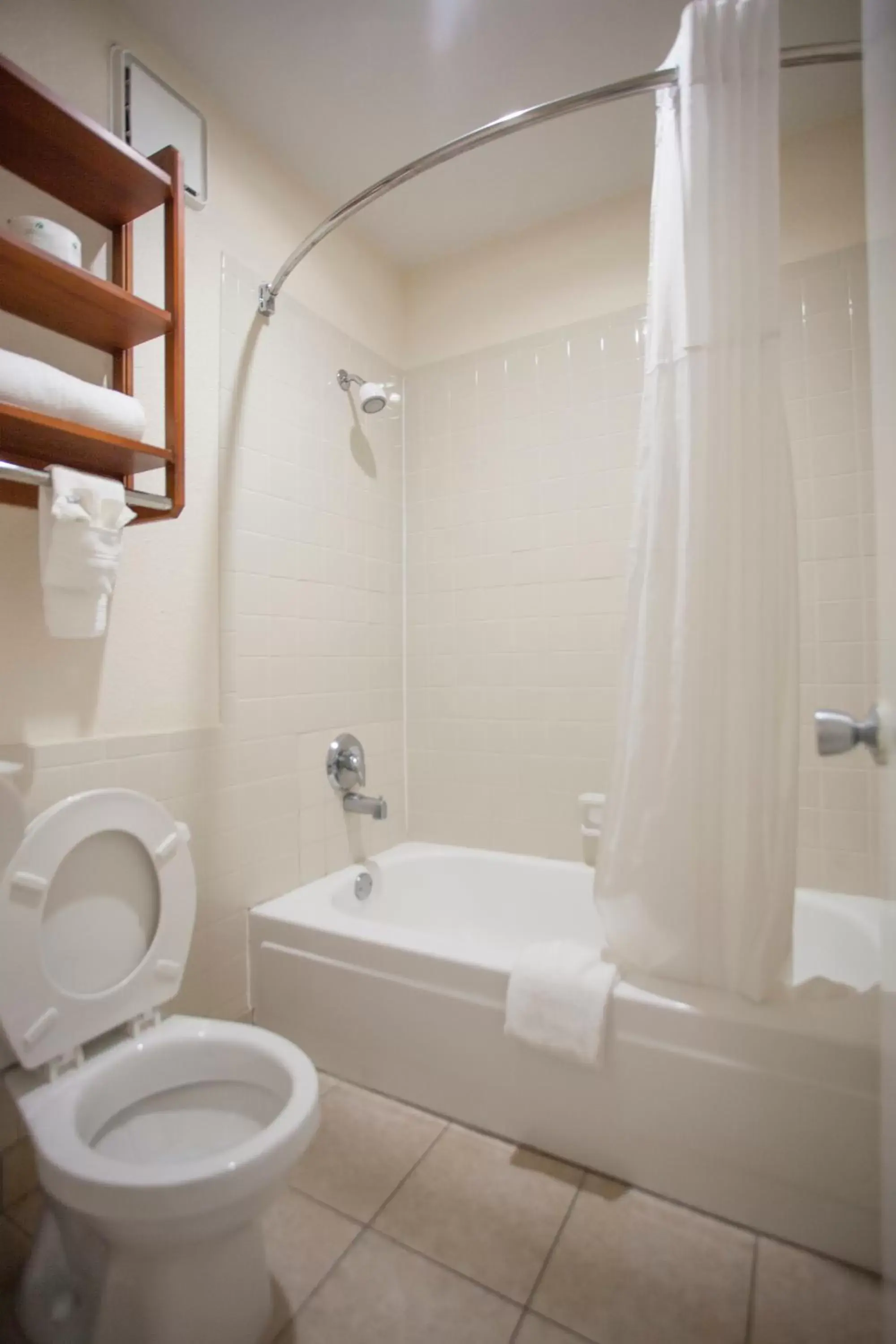 Bathroom in Days Inn by Wyndham Shenandoah