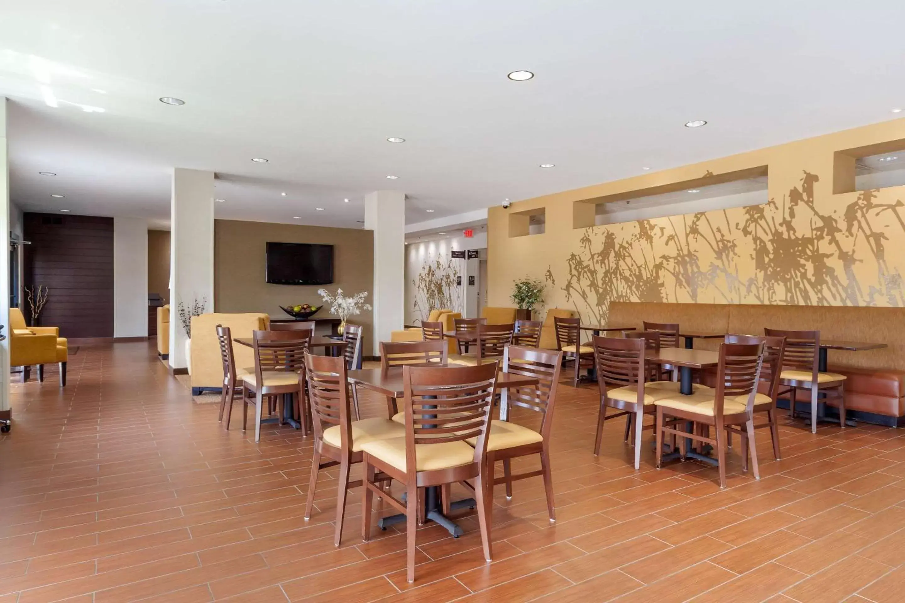 Restaurant/Places to Eat in Sleep Inn & Suites Bismarck I-94