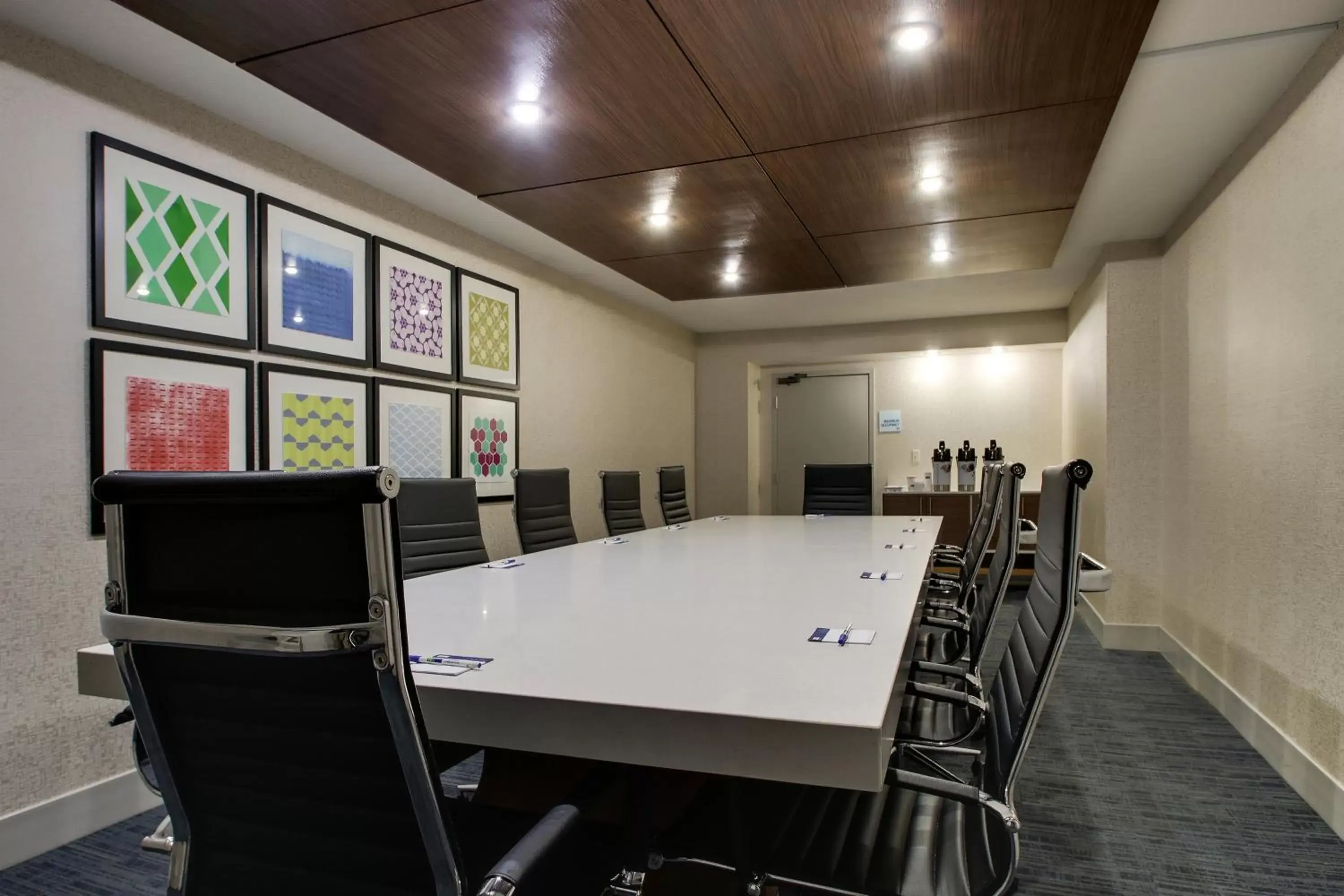 Meeting/conference room in Holiday Inn Express & Suites Wapakoneta, an IHG Hotel