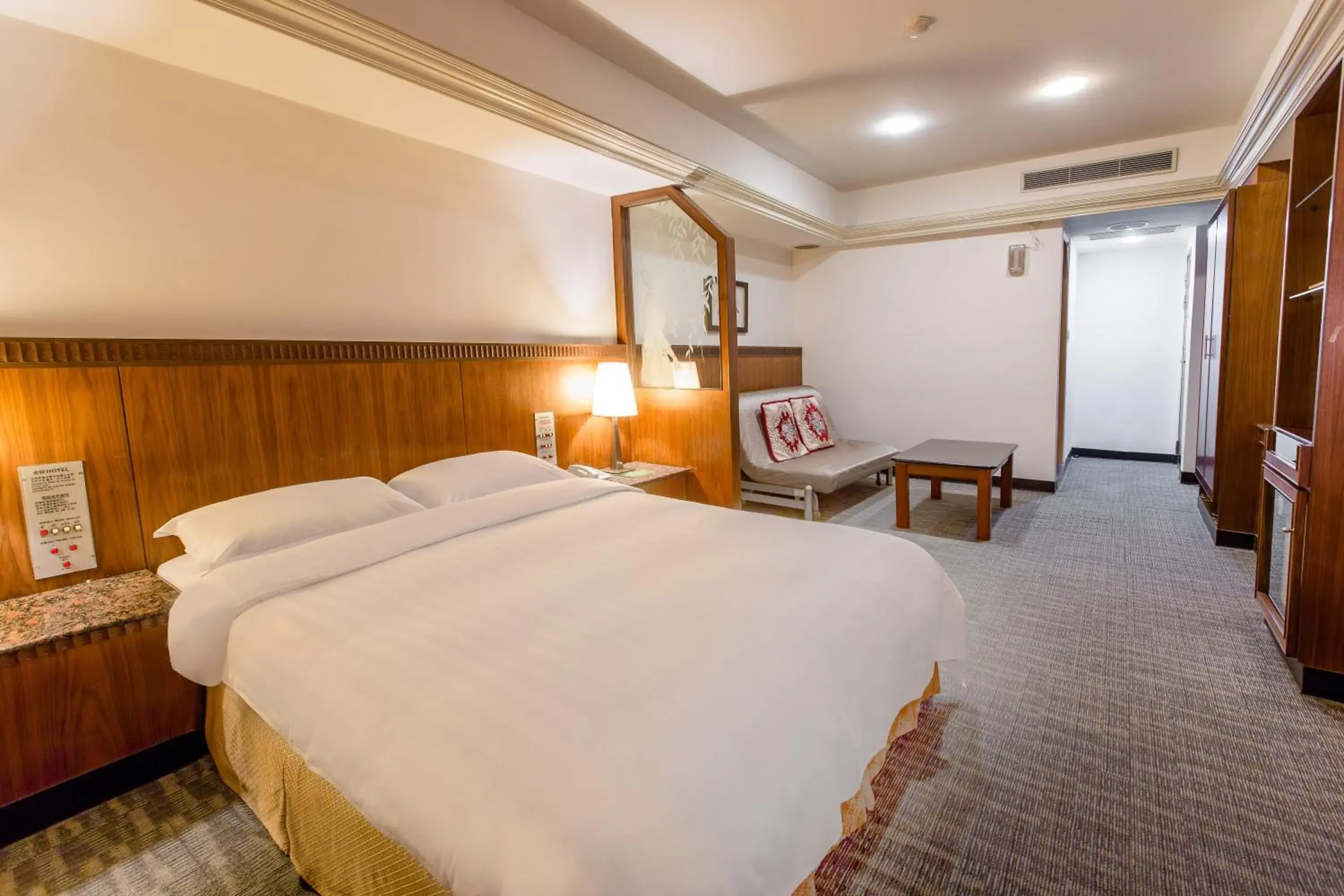 Bed in Kingshi Hotel