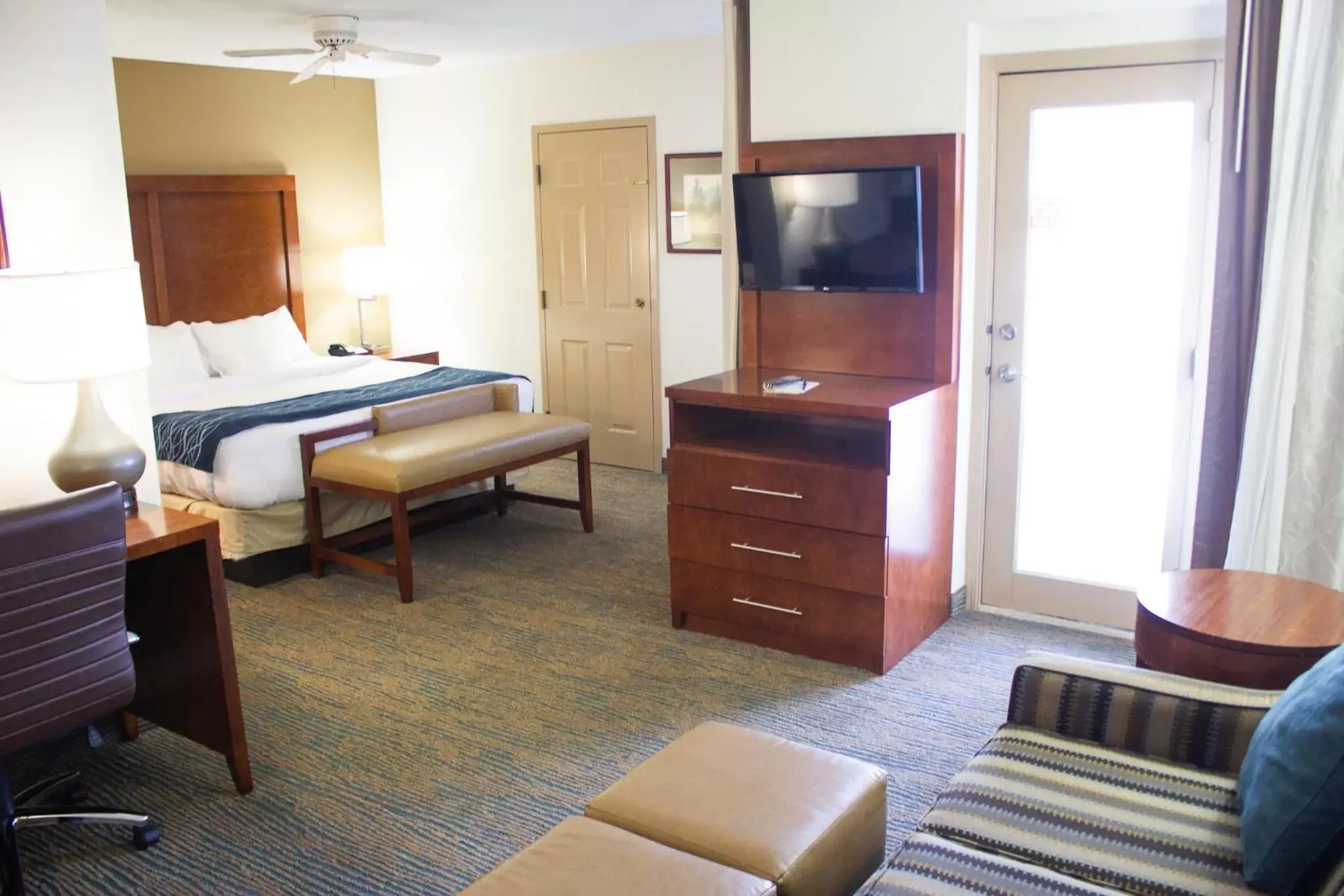 Photo of the whole room, Bed in The Inn at Apple Valley, Ascend Hotel Collection