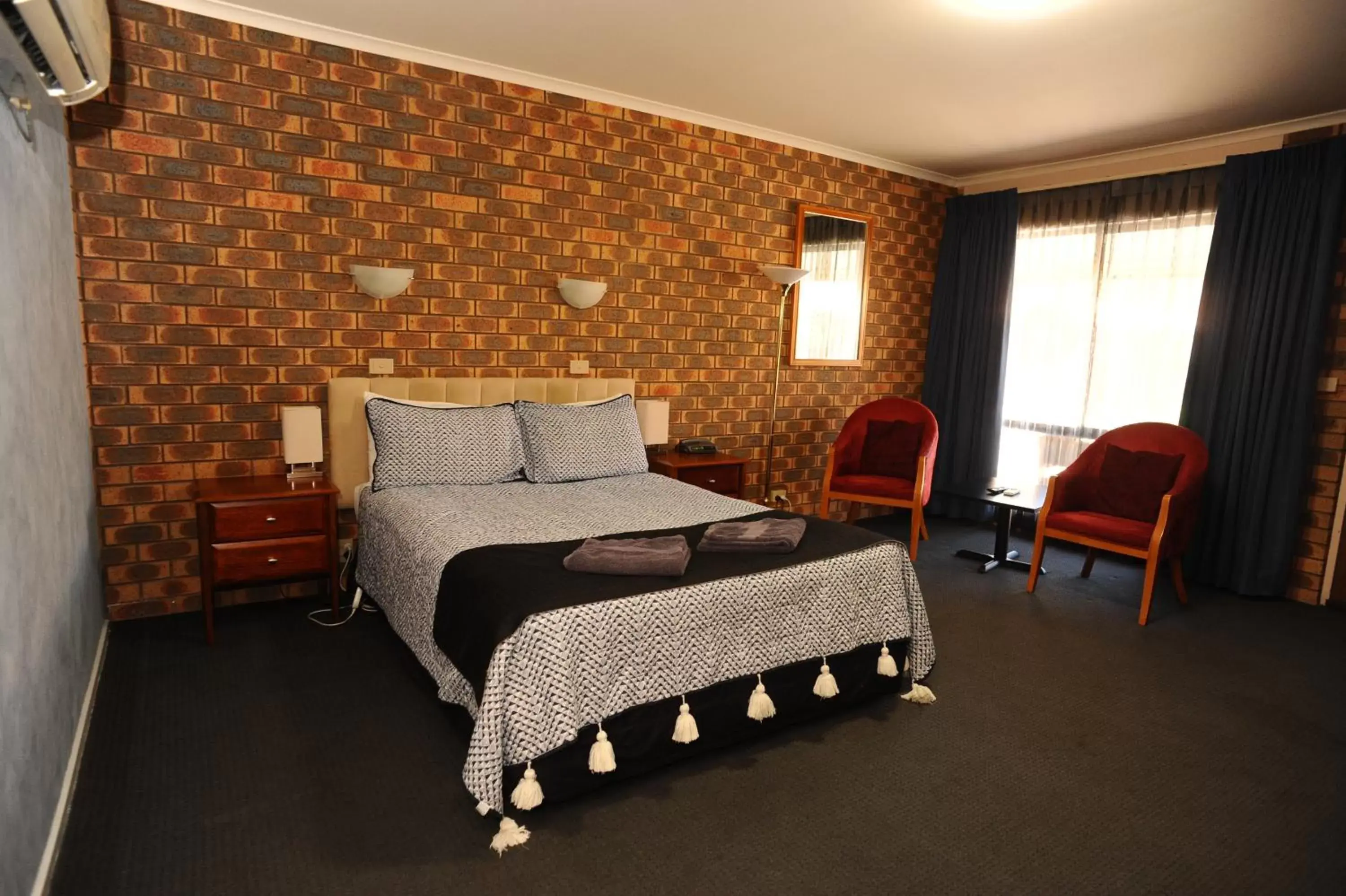 Bedroom in Horsham Mid City Court Motel