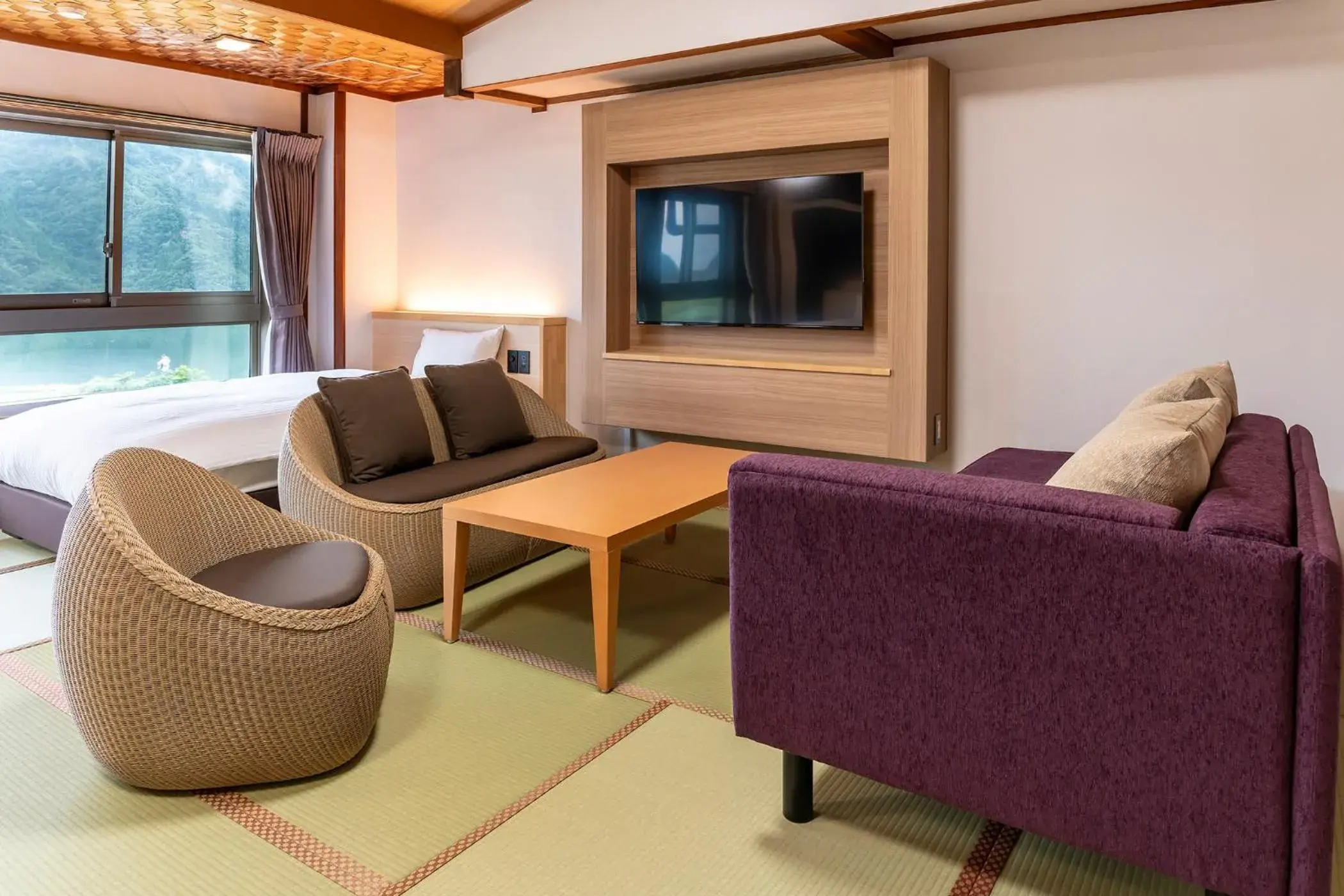 Photo of the whole room, Seating Area in Ooedo Onsen Monogatari Kinosaki