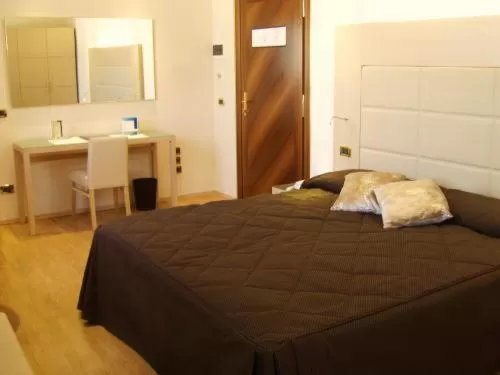 Photo of the whole room, Bed in Hotel Alexander