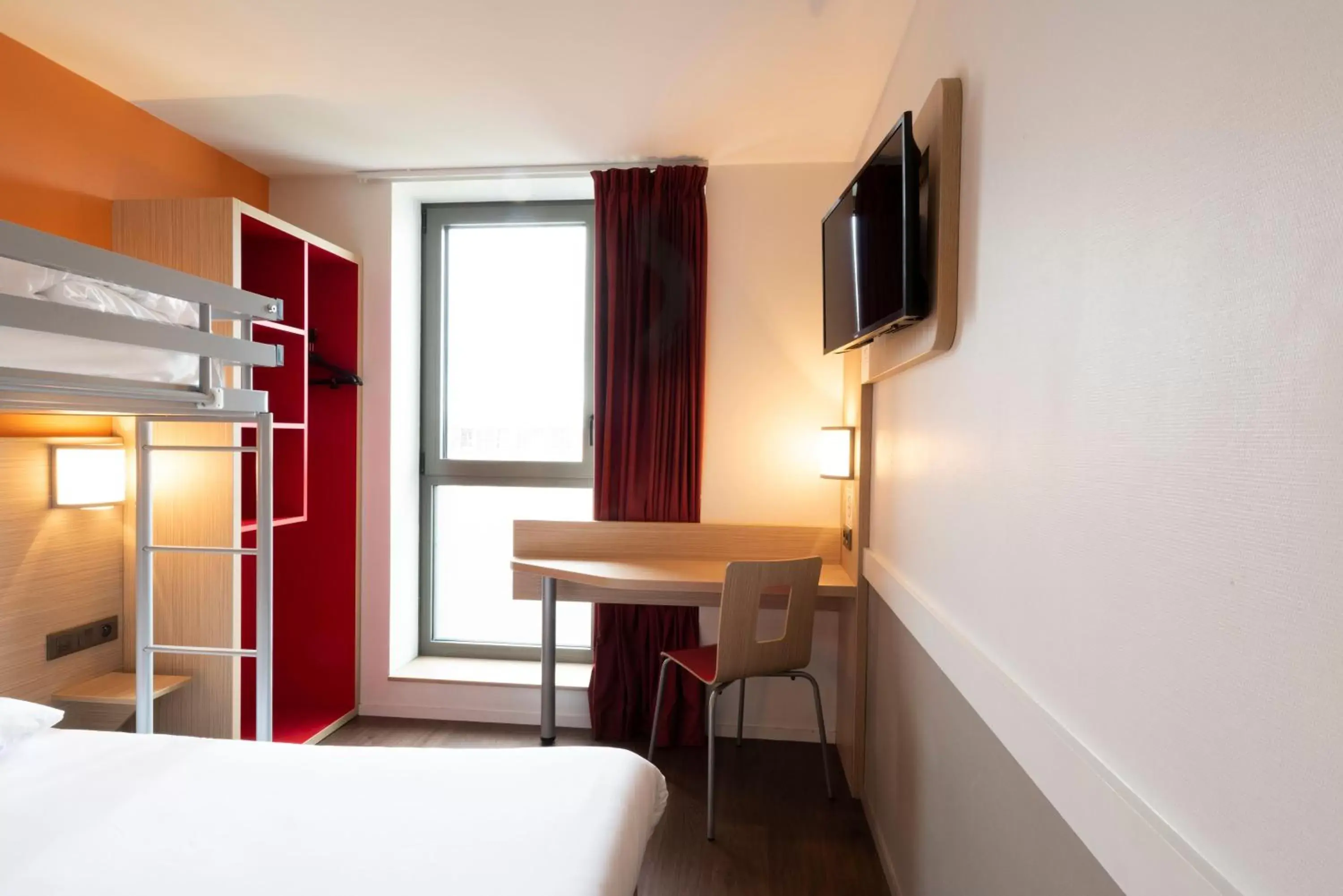 Bedroom, TV/Entertainment Center in Premiere Classe Le Havre Centre-LES DOCKS