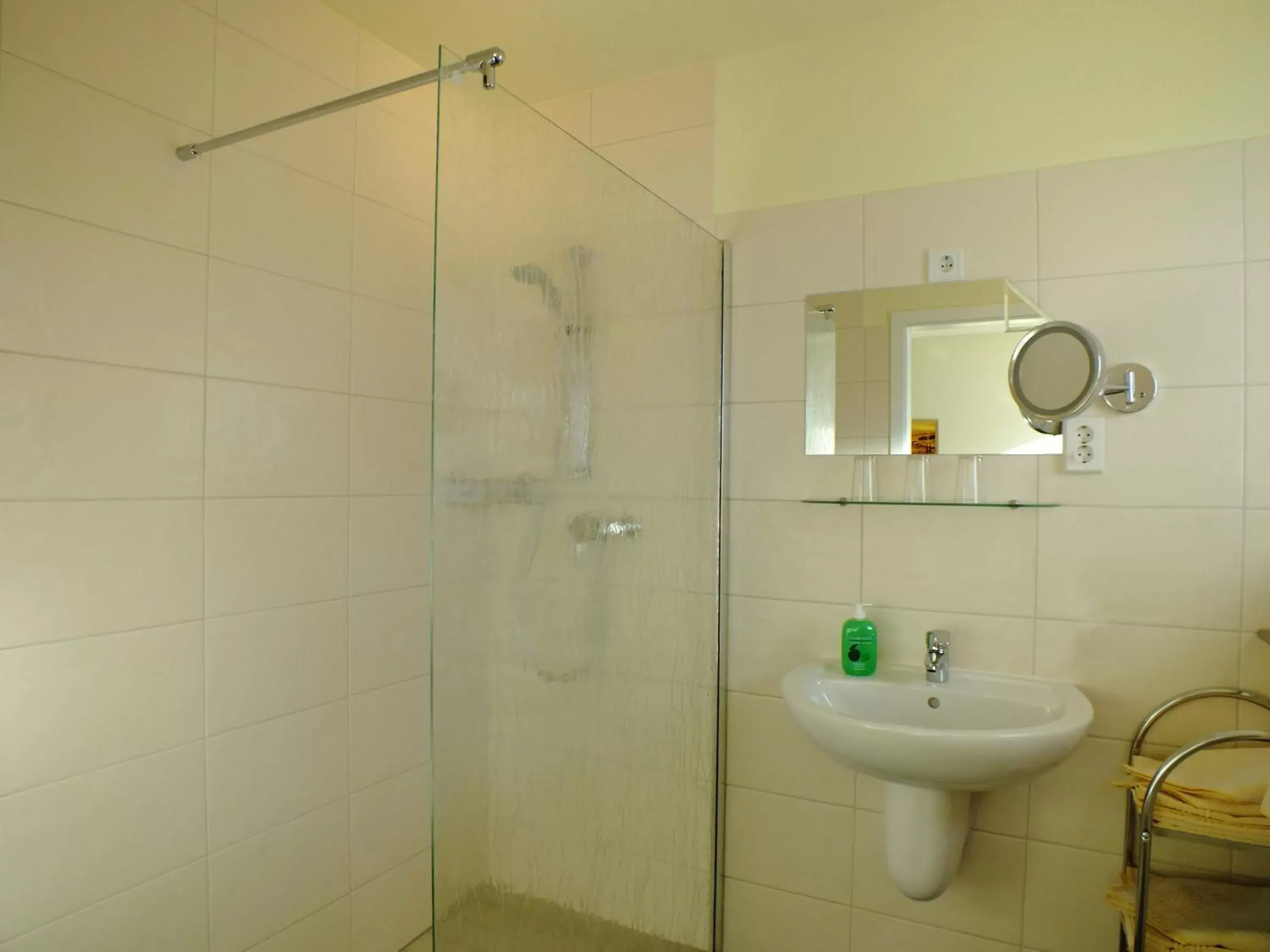 Bathroom in Hotel Gasthof Goldener Hahn